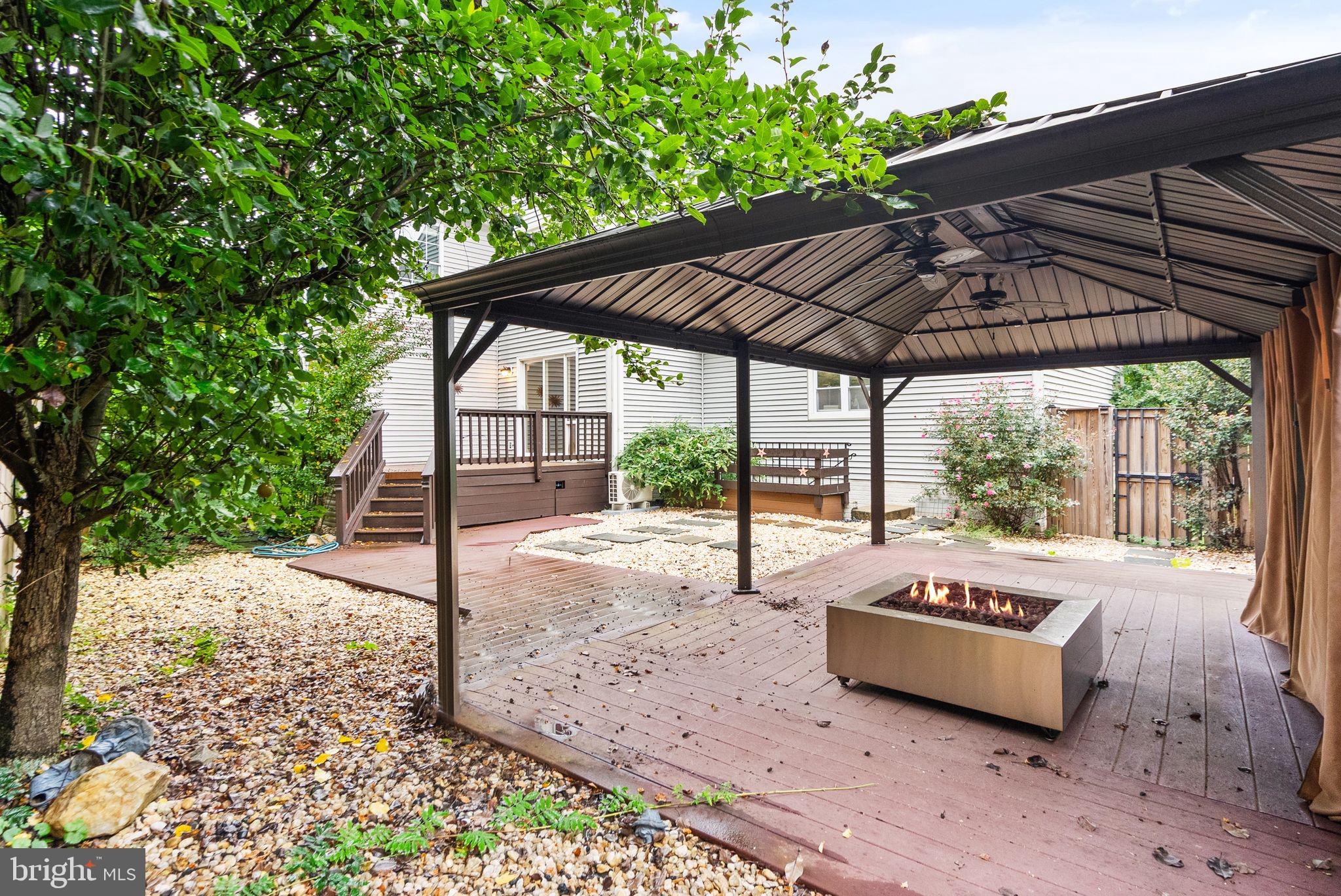 CROSSPOINTE - Residential