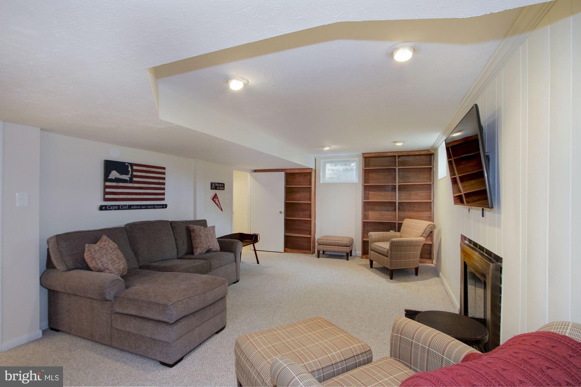 LOCUST HILL ESTATES - Residential