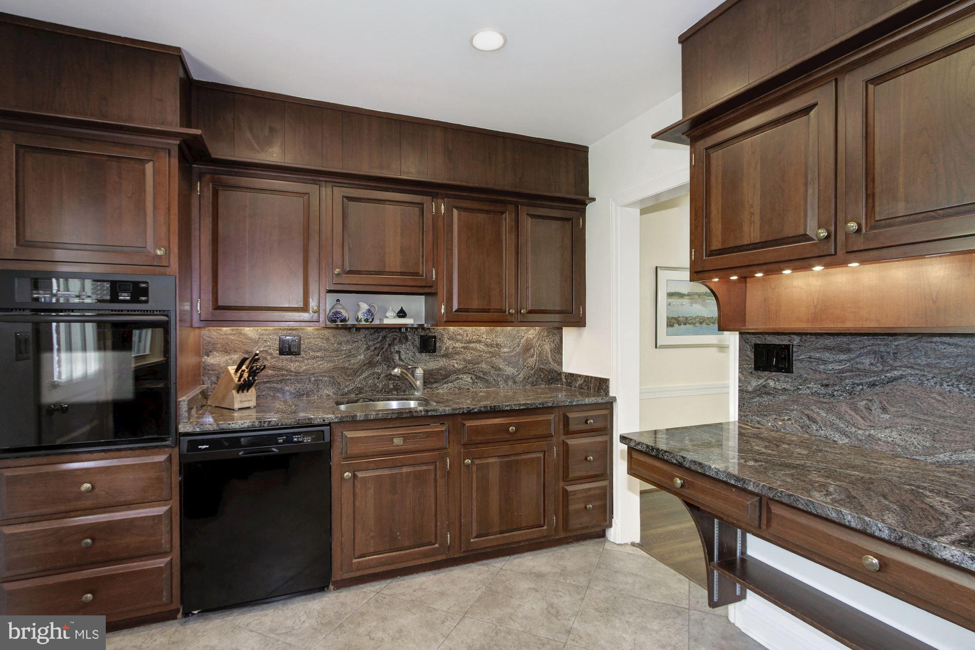 LOCUST HILL ESTATES - Residential