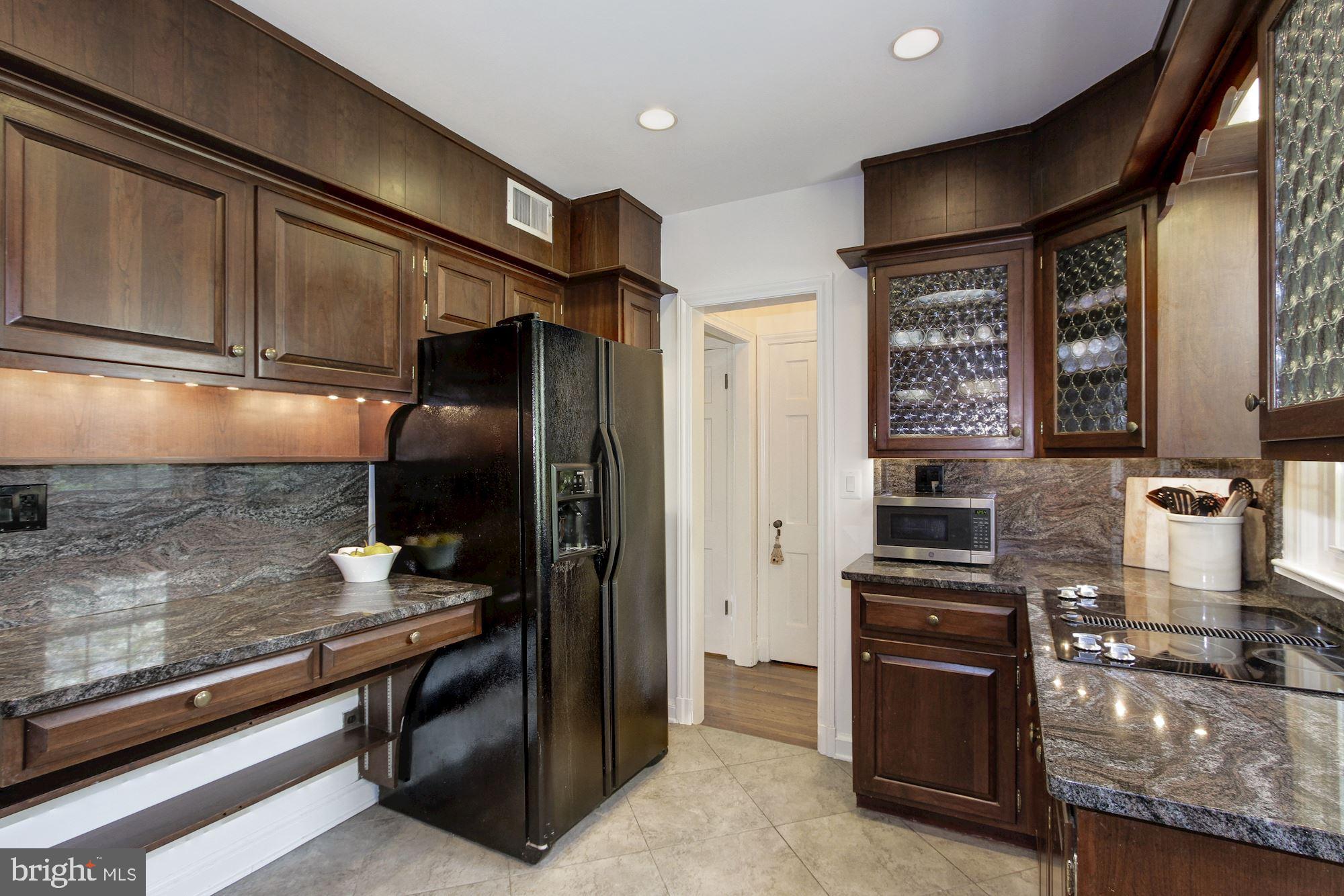 LOCUST HILL ESTATES - Residential