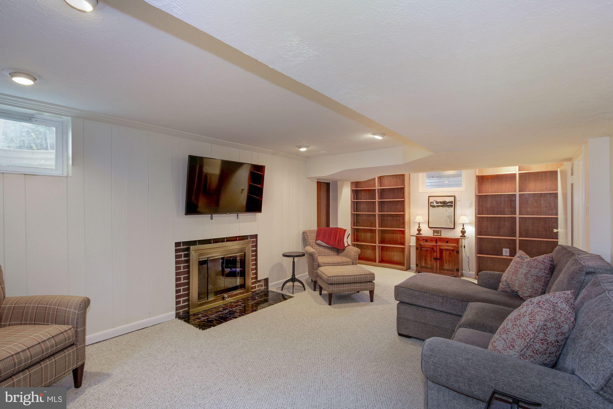 LOCUST HILL ESTATES - Residential