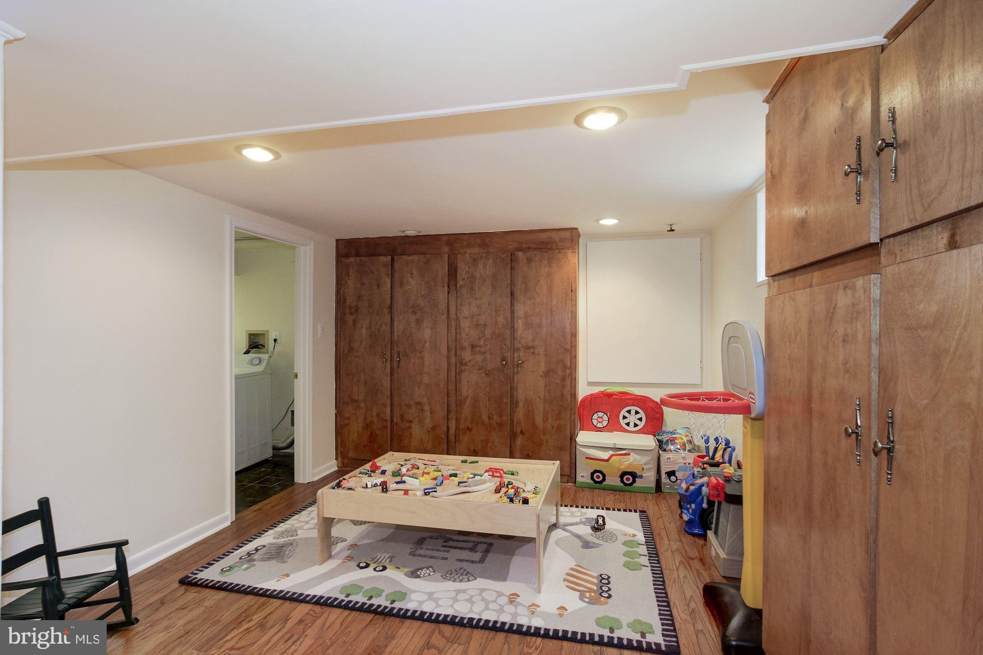 LOCUST HILL ESTATES - Residential