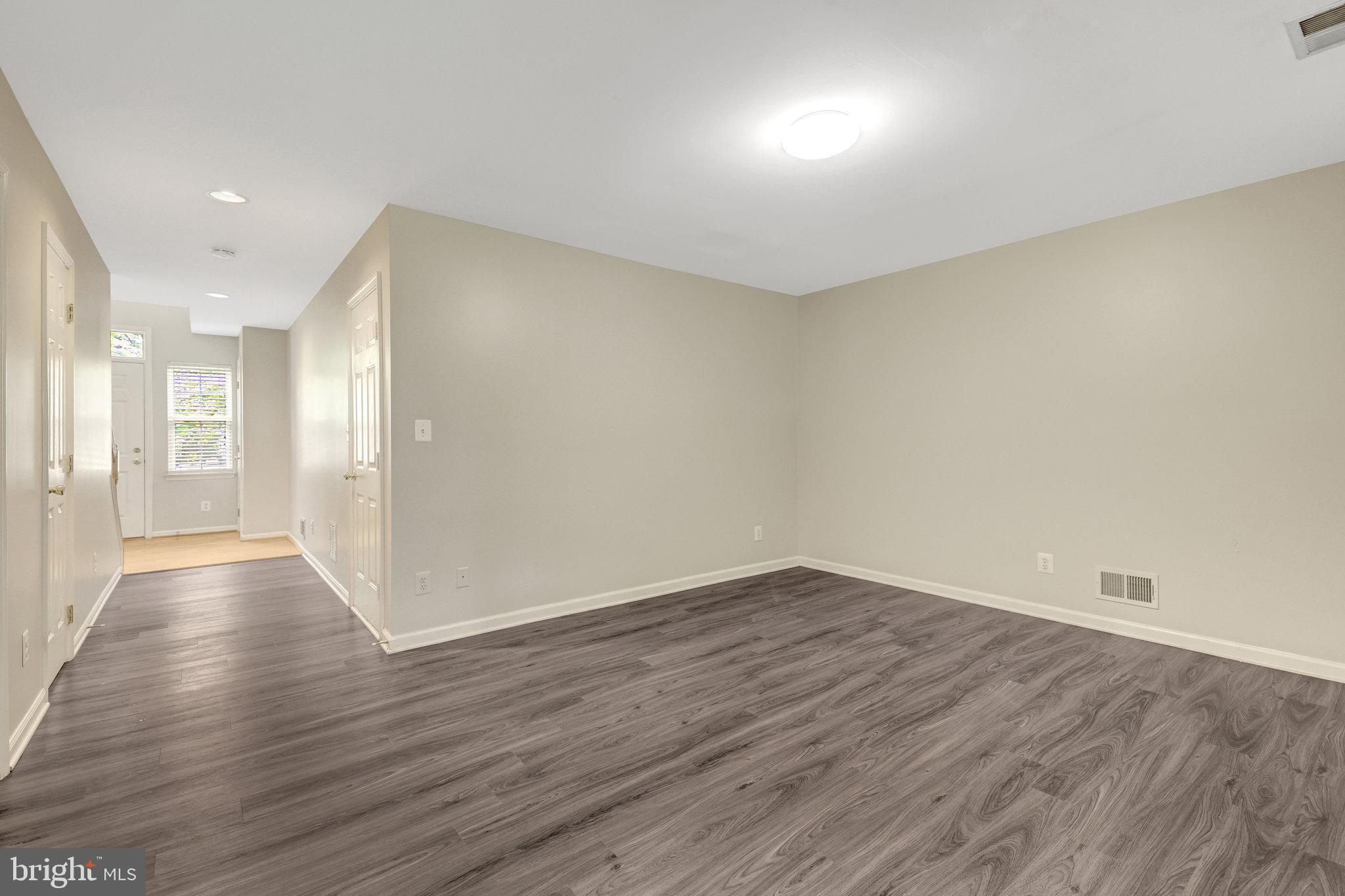 MCNAIR FARMS LANDBAY - Residential Lease