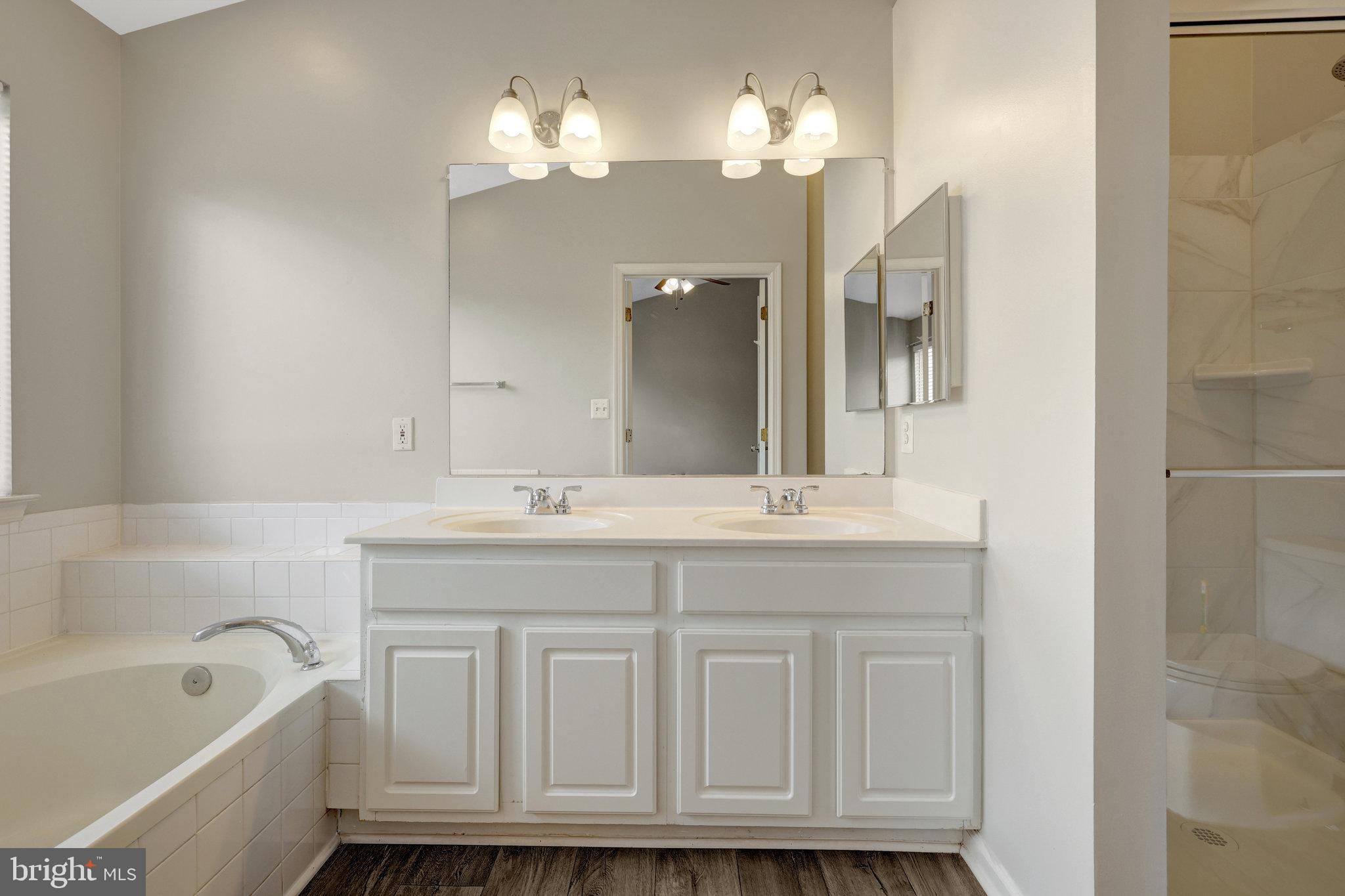 MCNAIR FARMS LANDBAY - Residential Lease