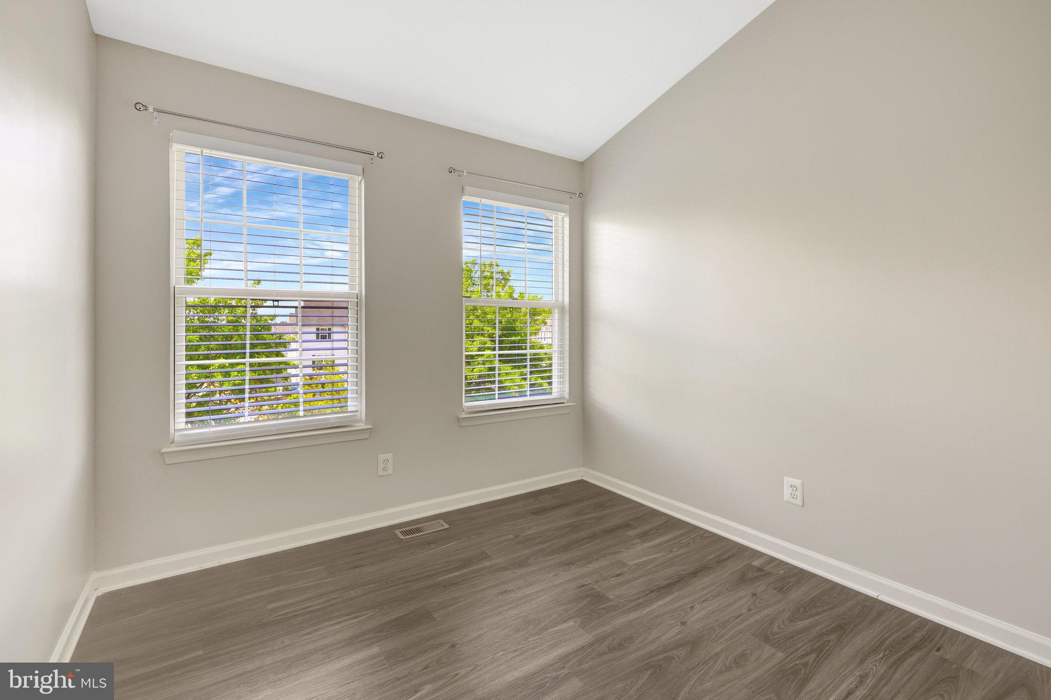 MCNAIR FARMS LANDBAY - Residential Lease