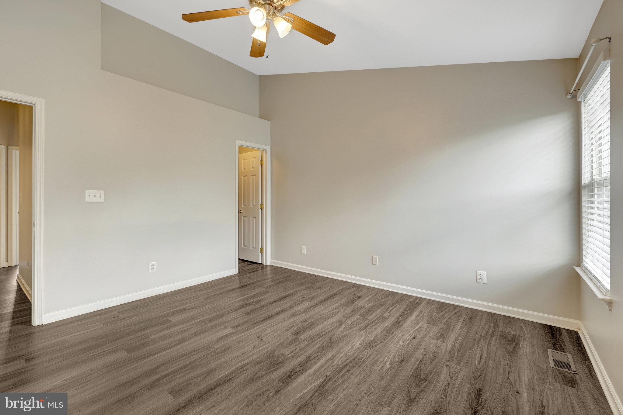 MCNAIR FARMS LANDBAY - Residential Lease