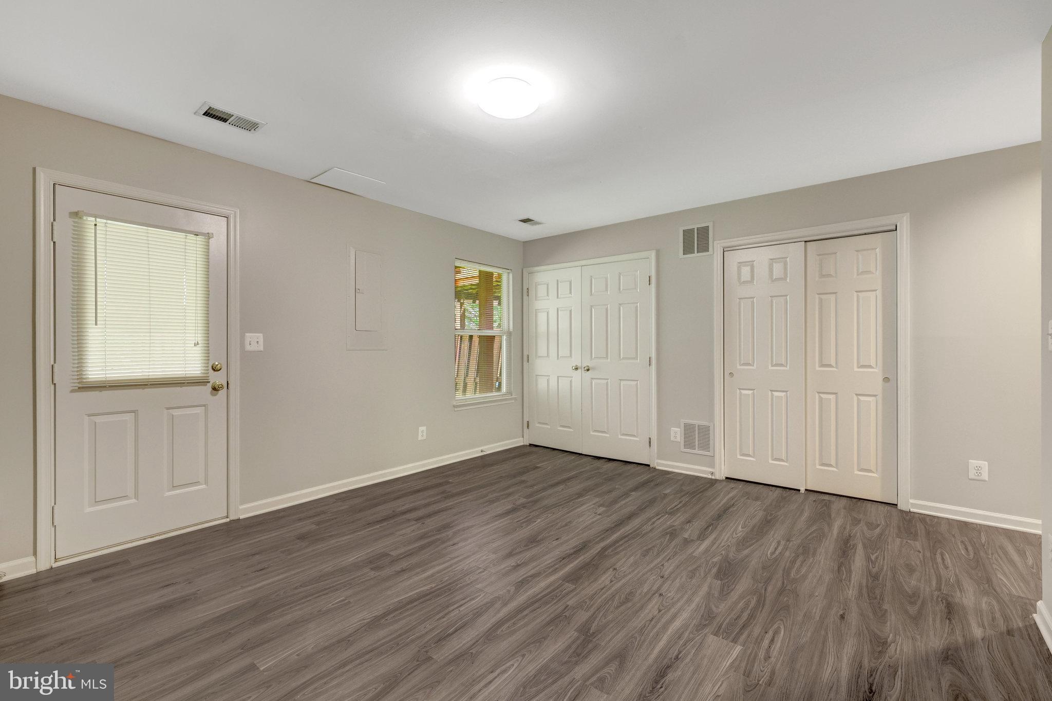 MCNAIR FARMS LANDBAY - Residential Lease