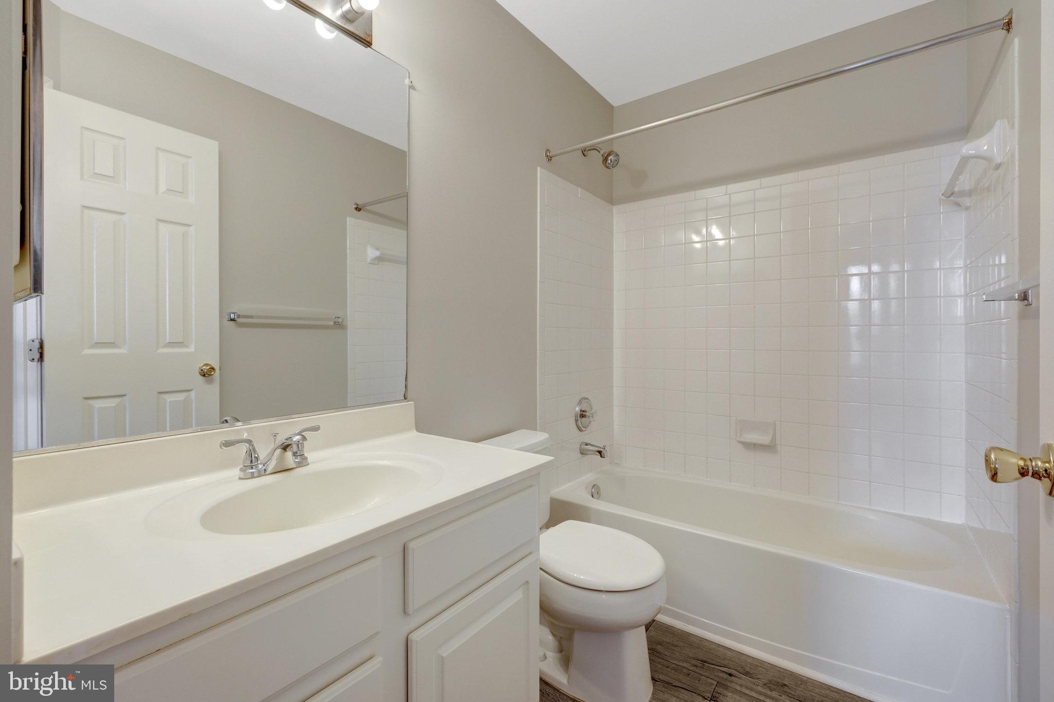 MCNAIR FARMS LANDBAY - Residential Lease