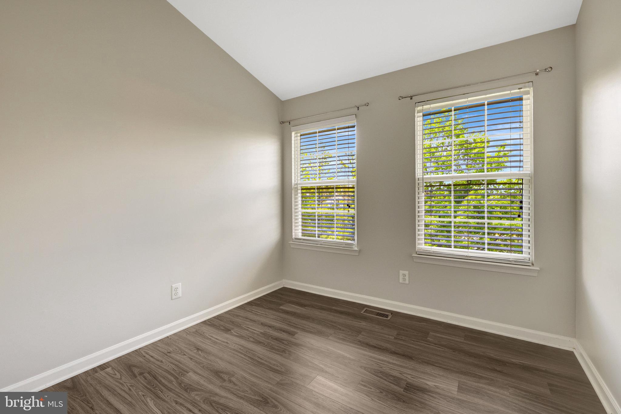 MCNAIR FARMS LANDBAY - Residential Lease