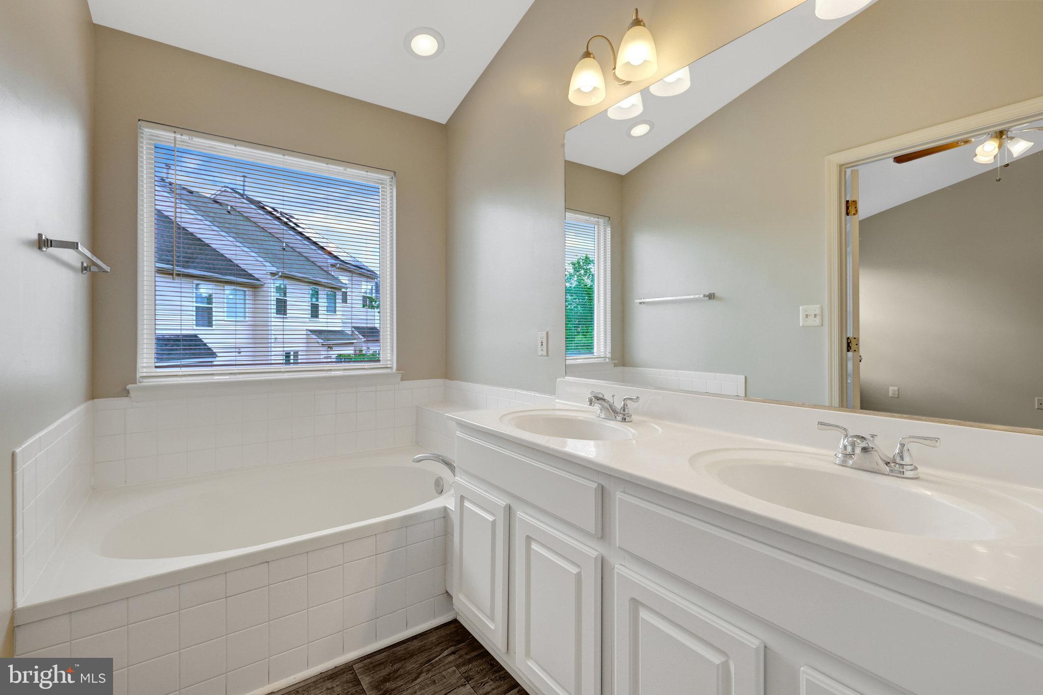 MCNAIR FARMS LANDBAY - Residential Lease