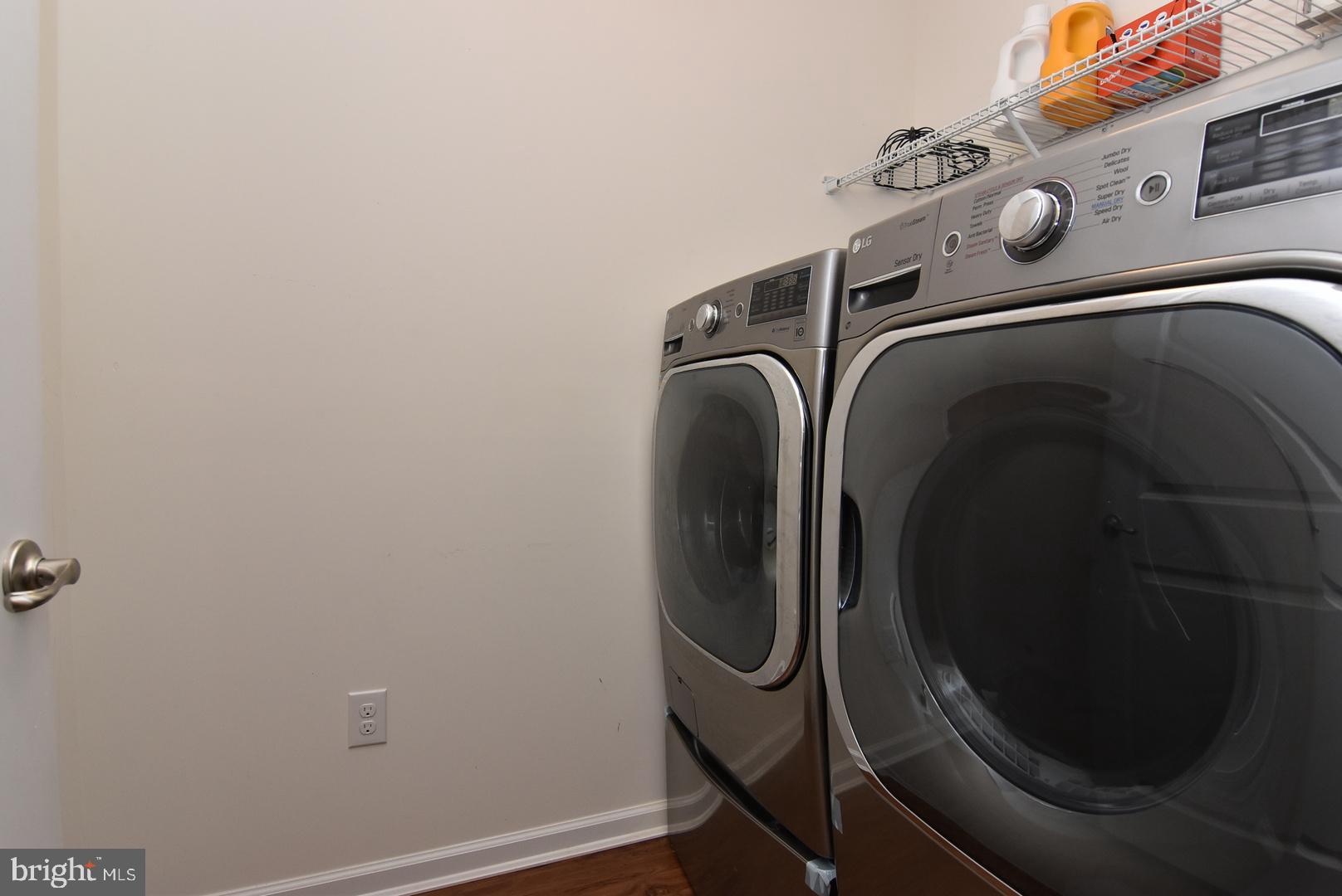 PELICAN POINT - Residential