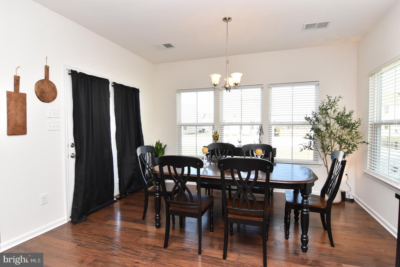 PELICAN POINT - Residential