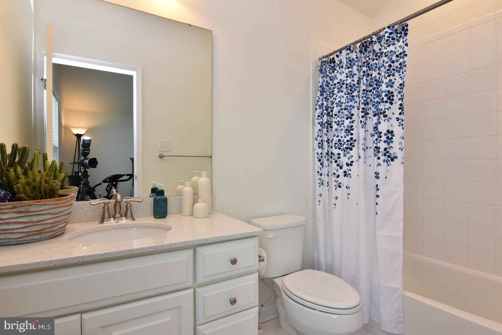 PELICAN POINT - Residential