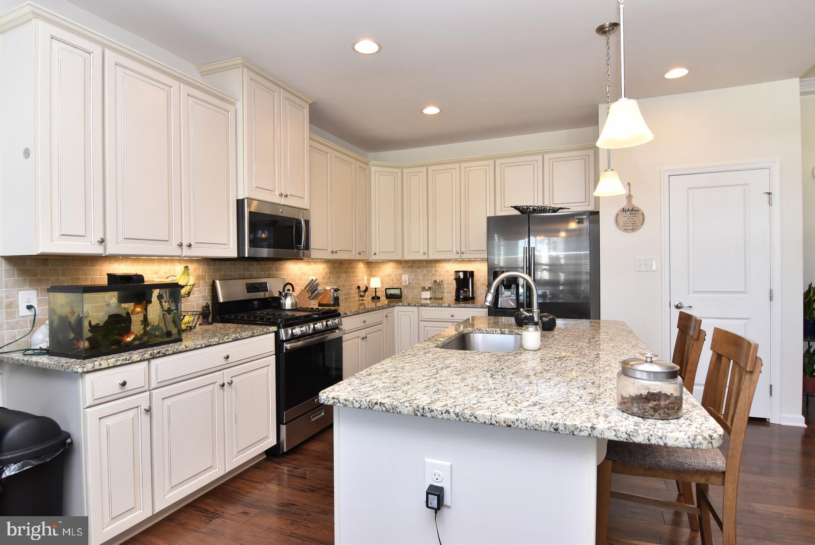 PELICAN POINT - Residential