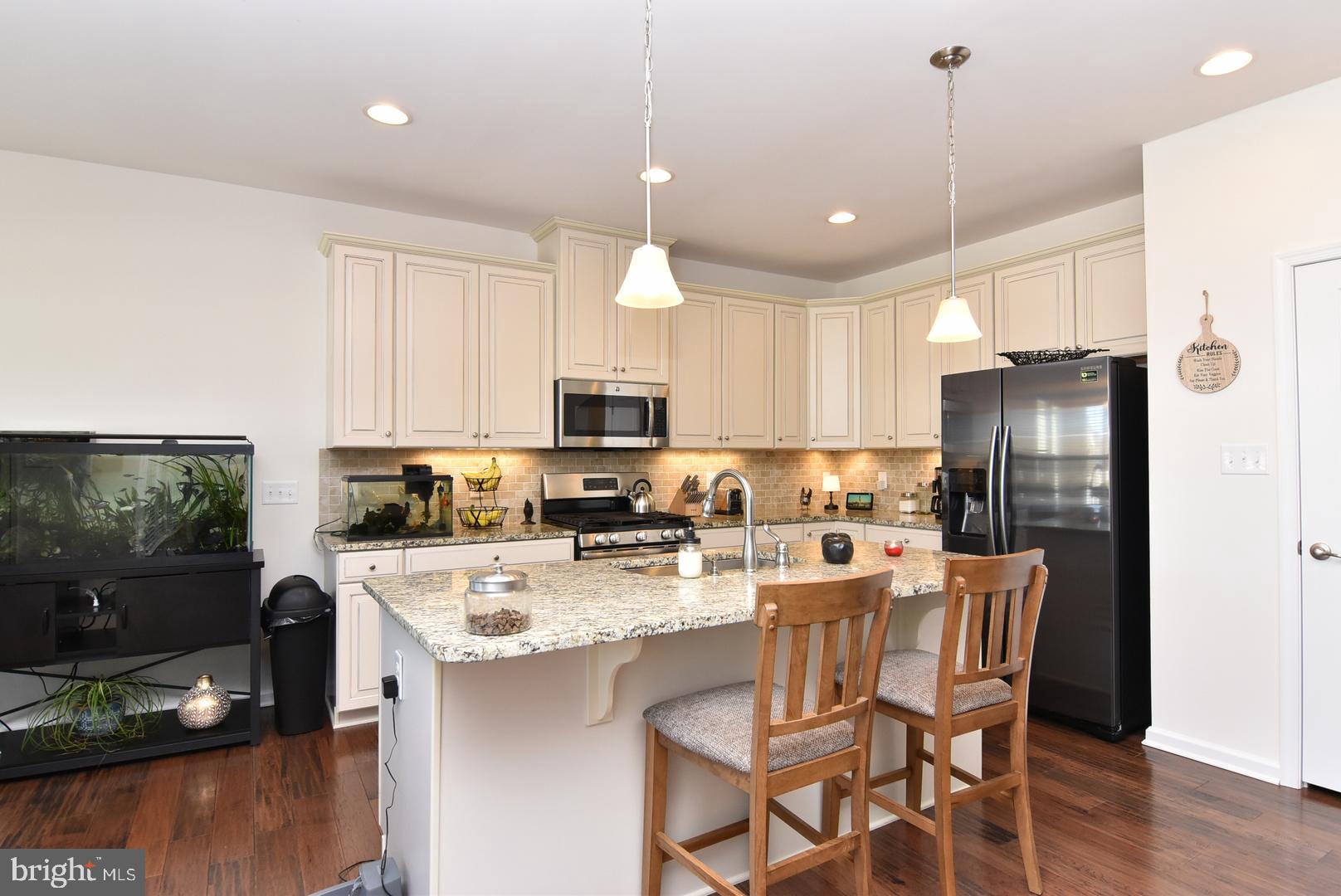 PELICAN POINT - Residential