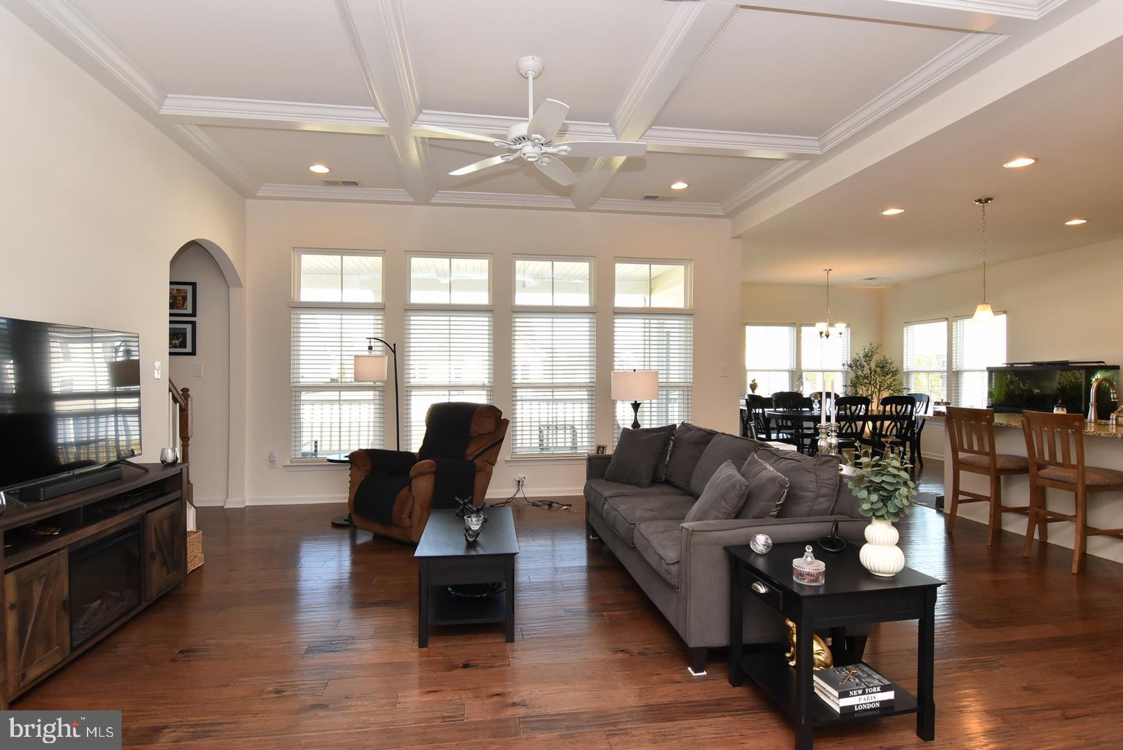 PELICAN POINT - Residential