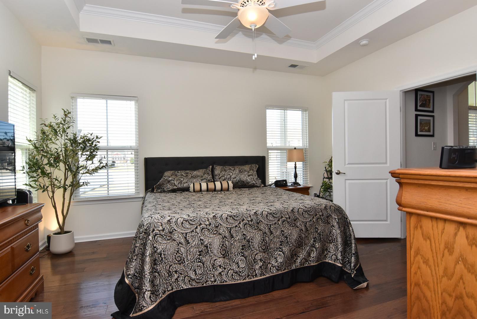 PELICAN POINT - Residential