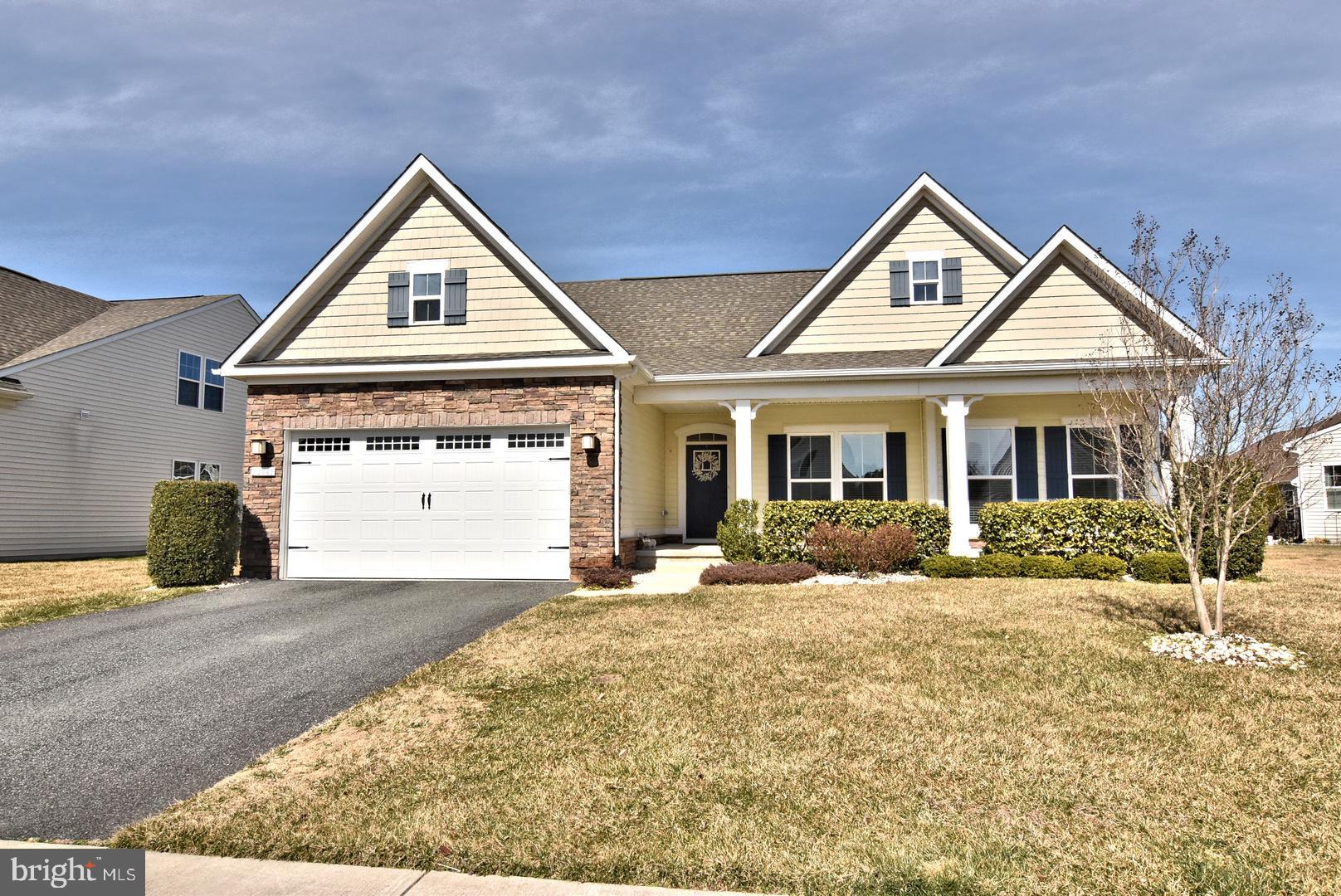 PELICAN POINT - Residential