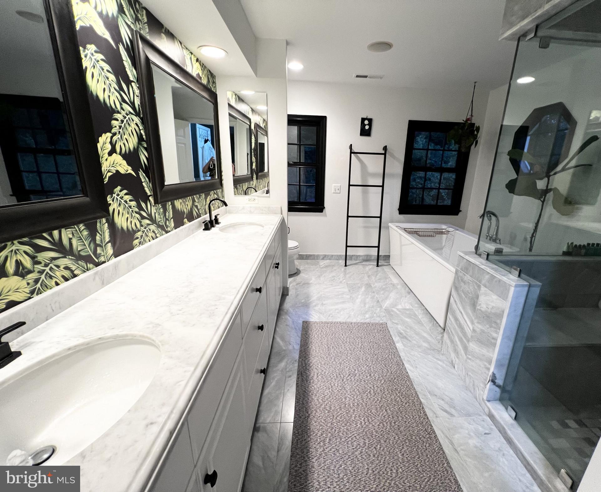 CARDEROCK SPRINGS - Residential