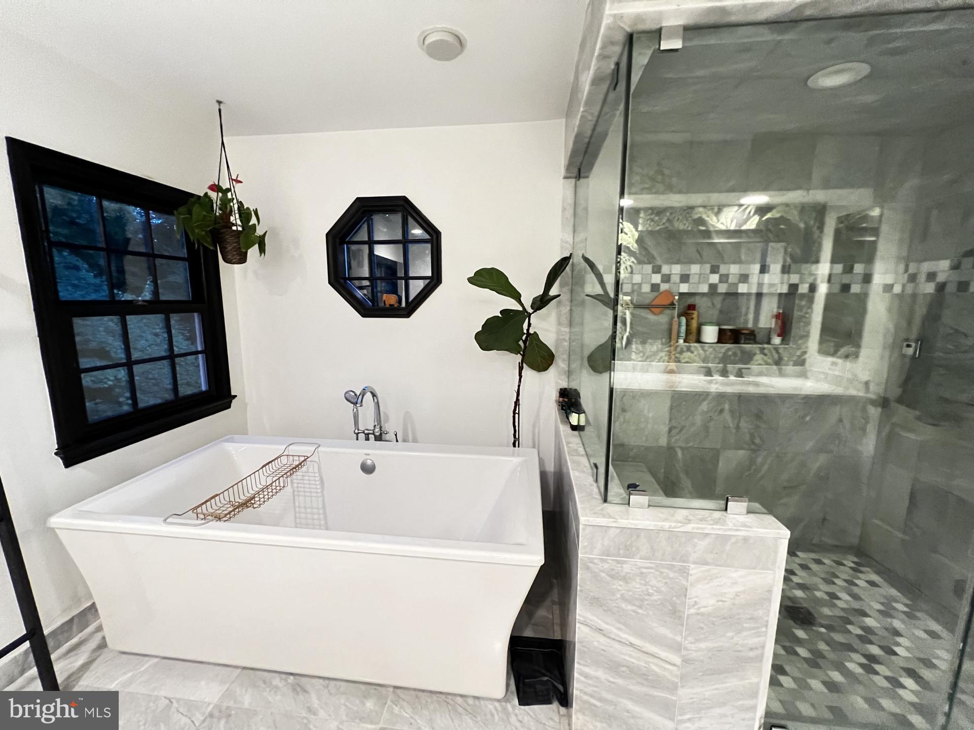 CARDEROCK SPRINGS - Residential