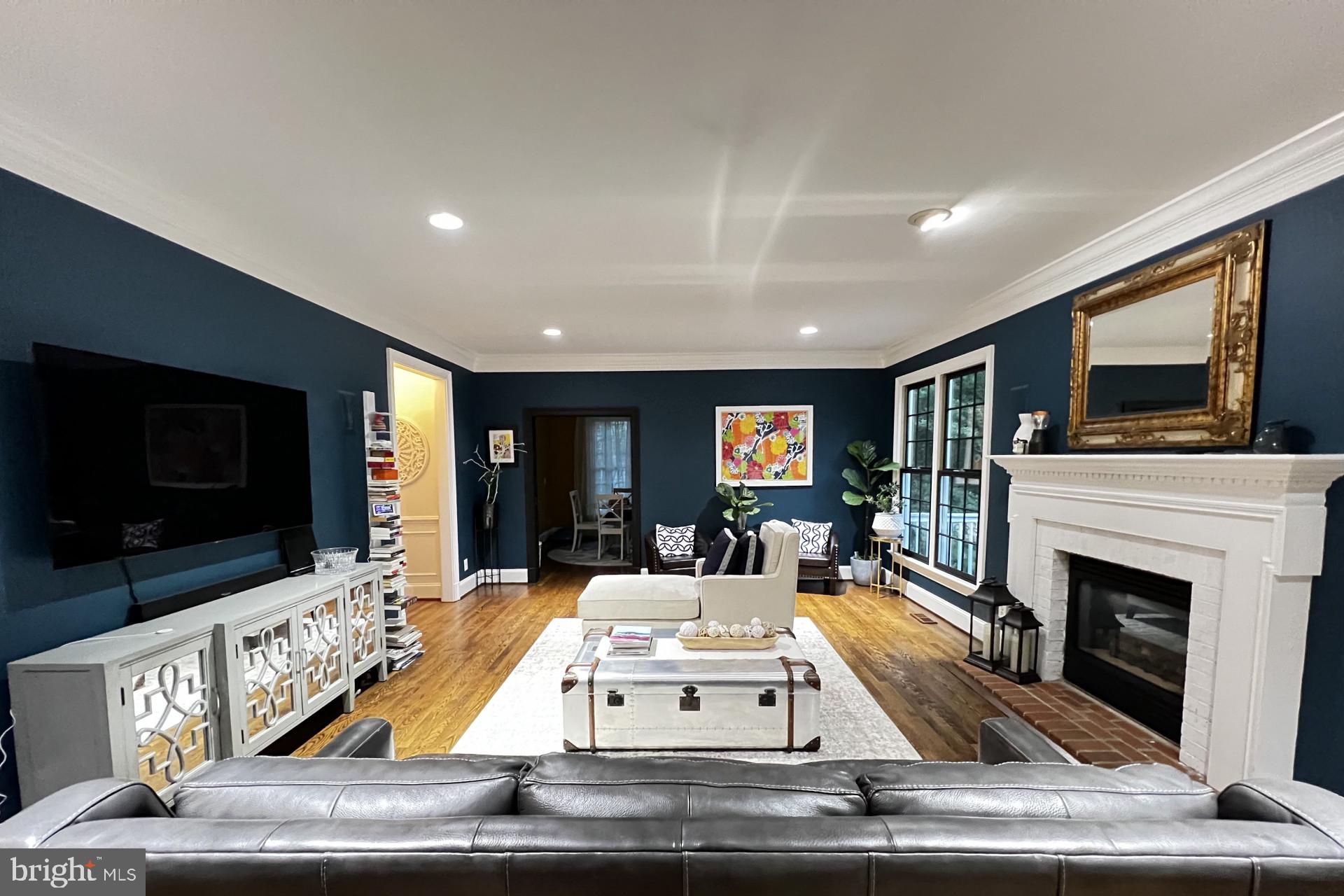 CARDEROCK SPRINGS - Residential