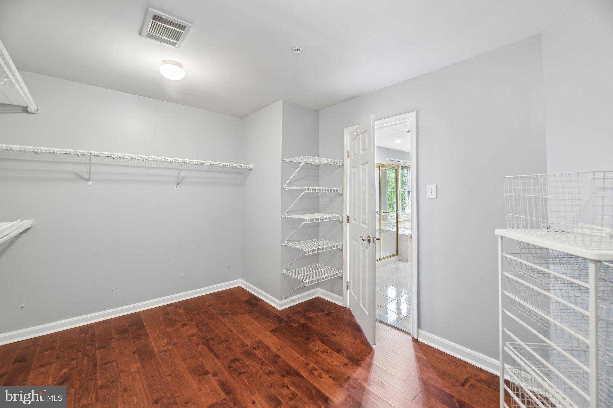 FARMINGTON WOODS - Residential