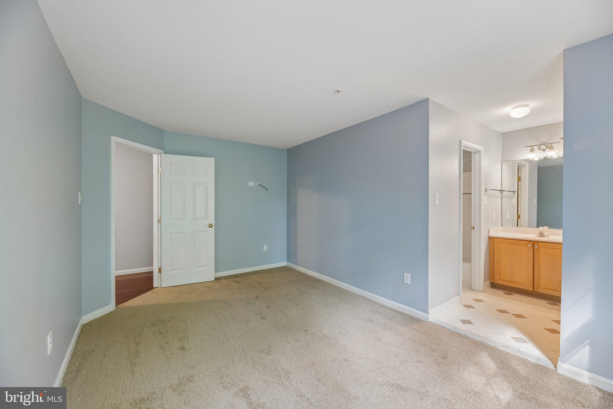 FARMINGTON WOODS - Residential