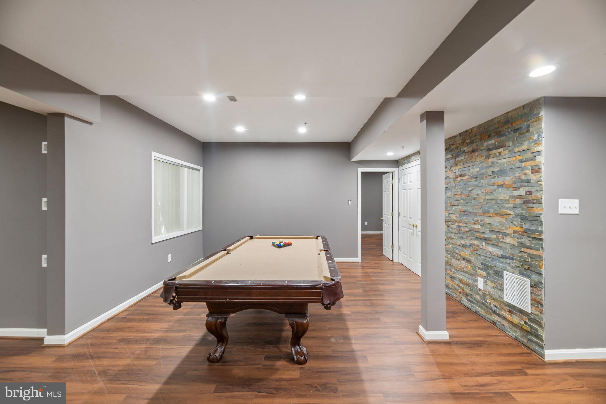 FARMINGTON WOODS - Residential