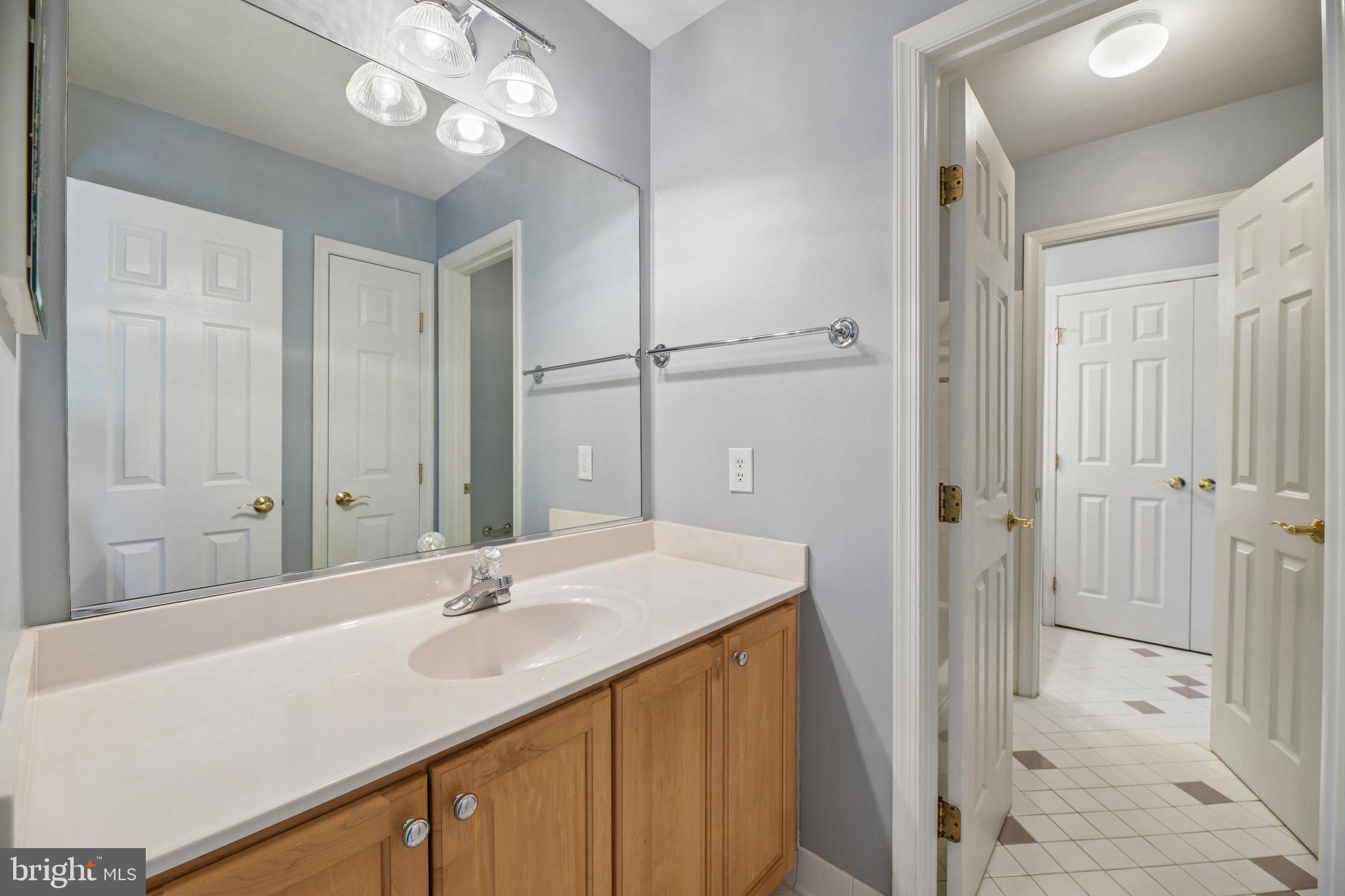 FARMINGTON WOODS - Residential
