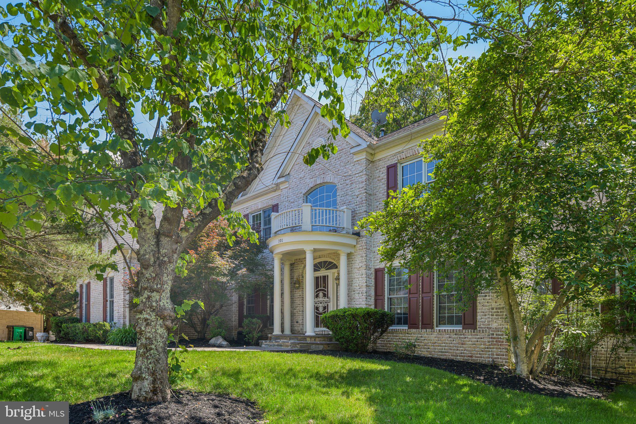FARMINGTON WOODS - Residential