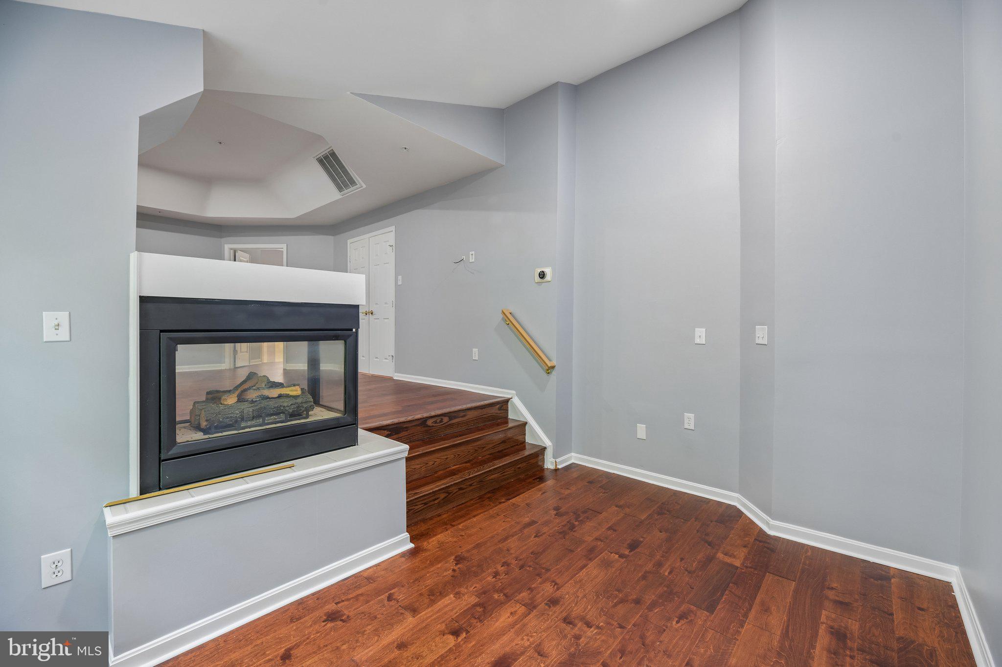 FARMINGTON WOODS - Residential