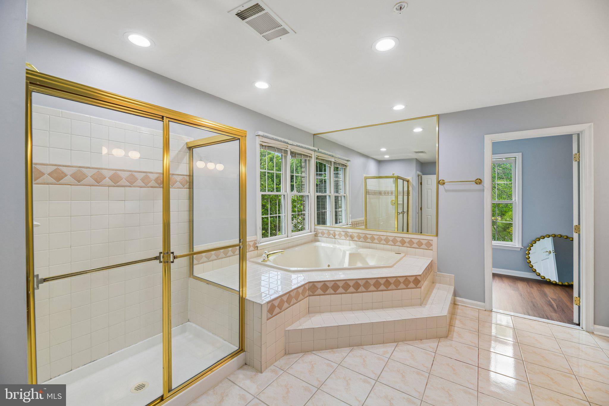 FARMINGTON WOODS - Residential
