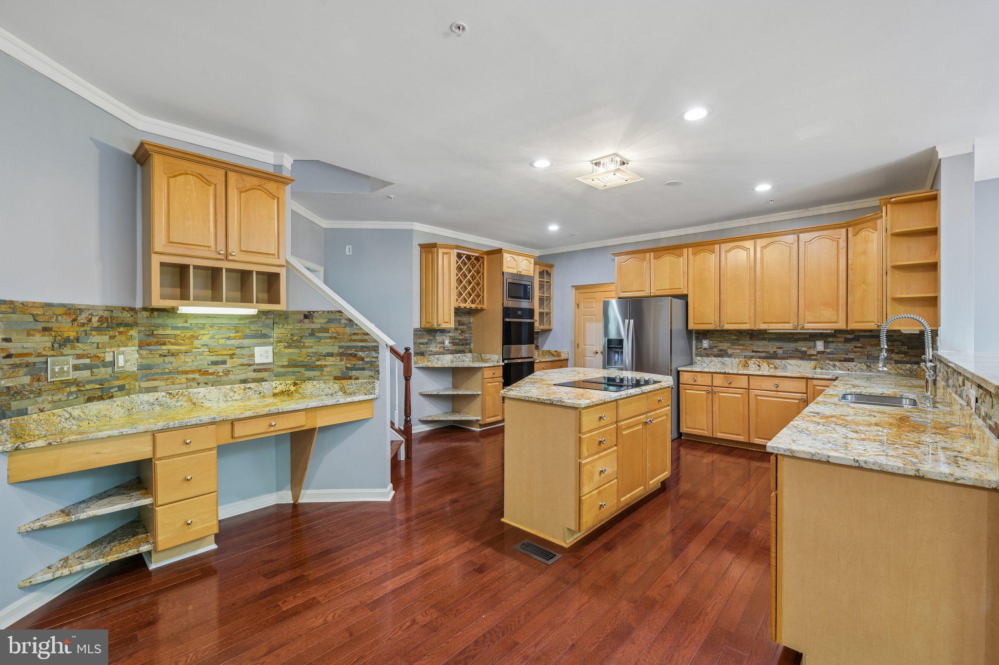 FARMINGTON WOODS - Residential