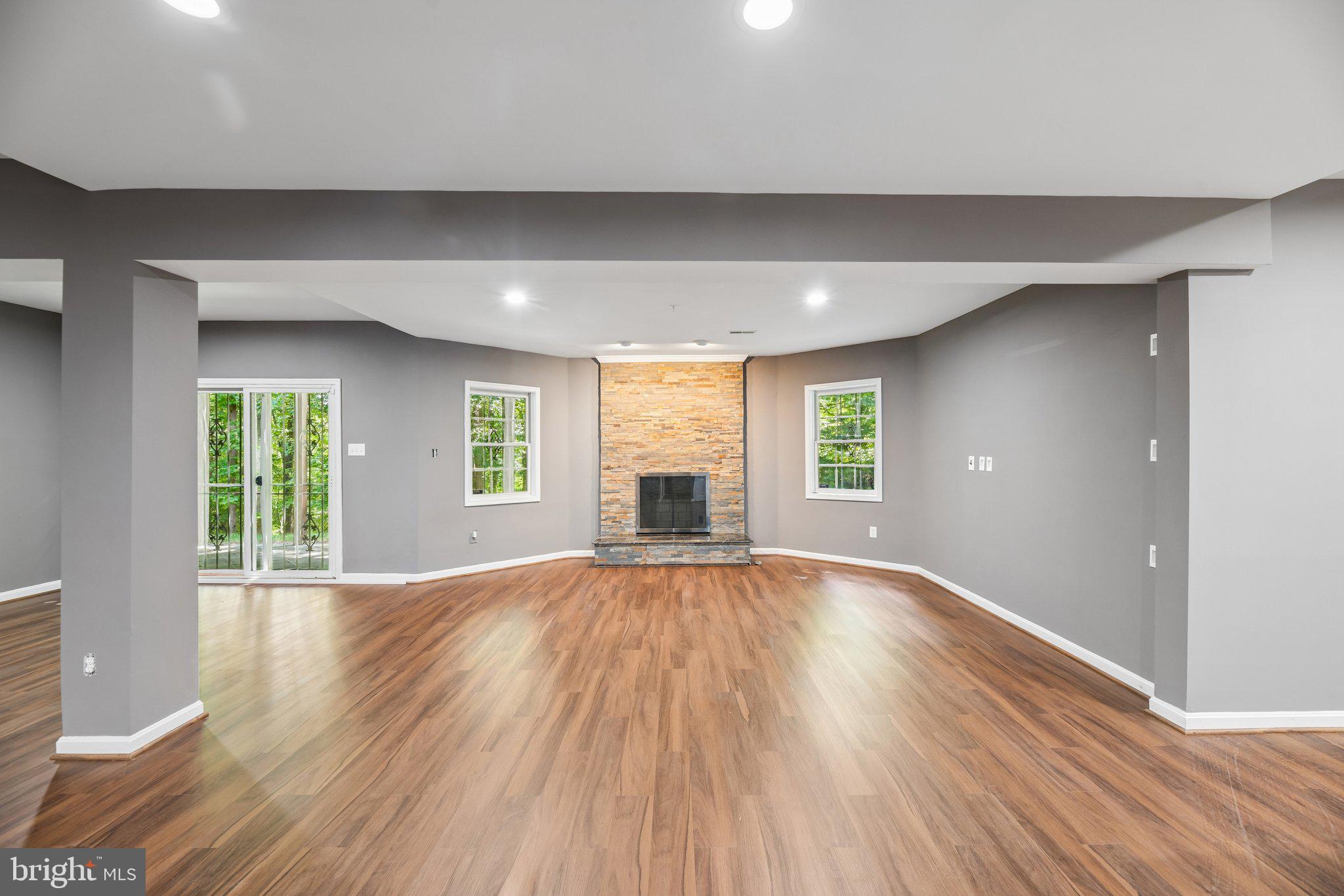 FARMINGTON WOODS - Residential