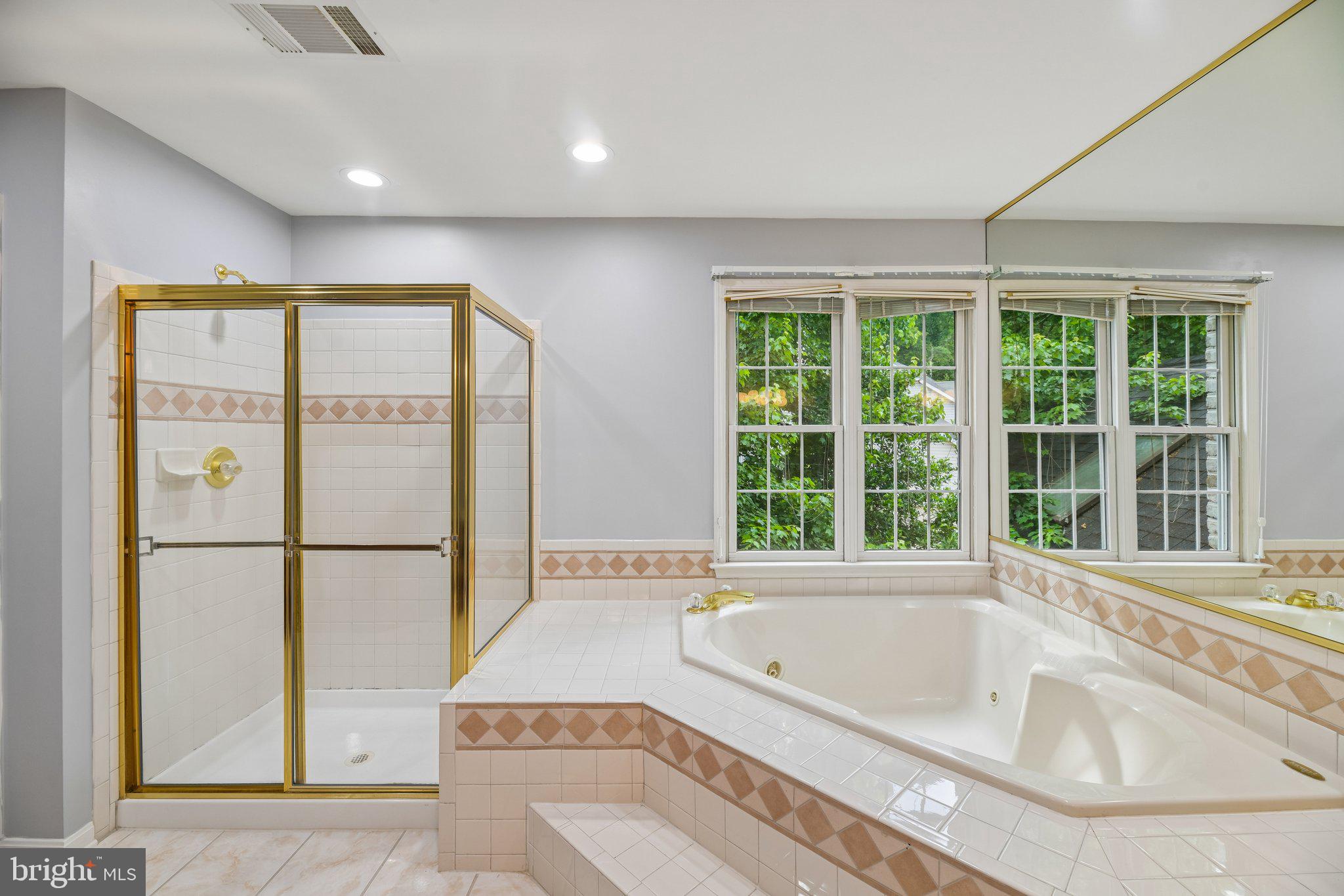 FARMINGTON WOODS - Residential