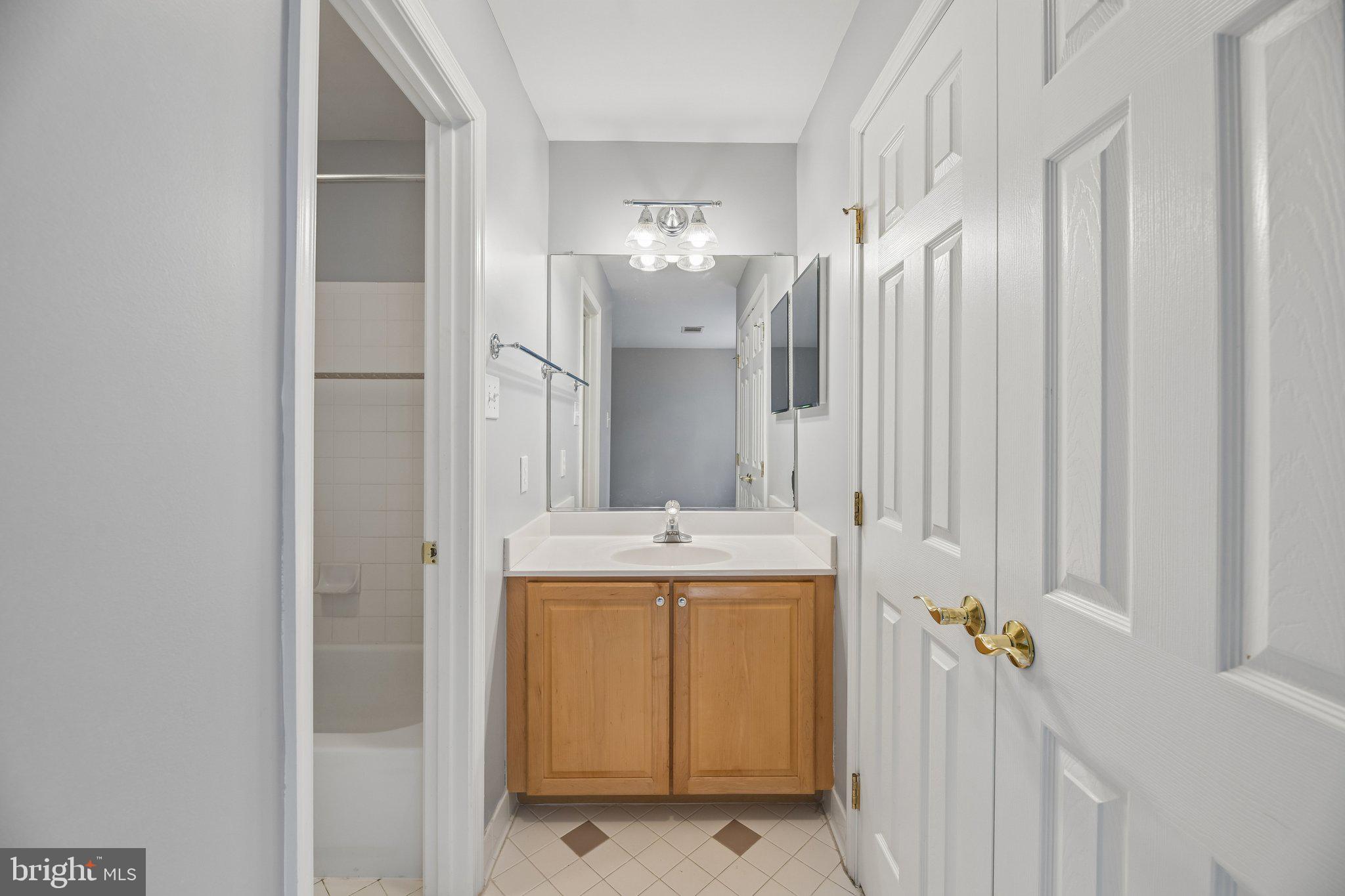 FARMINGTON WOODS - Residential