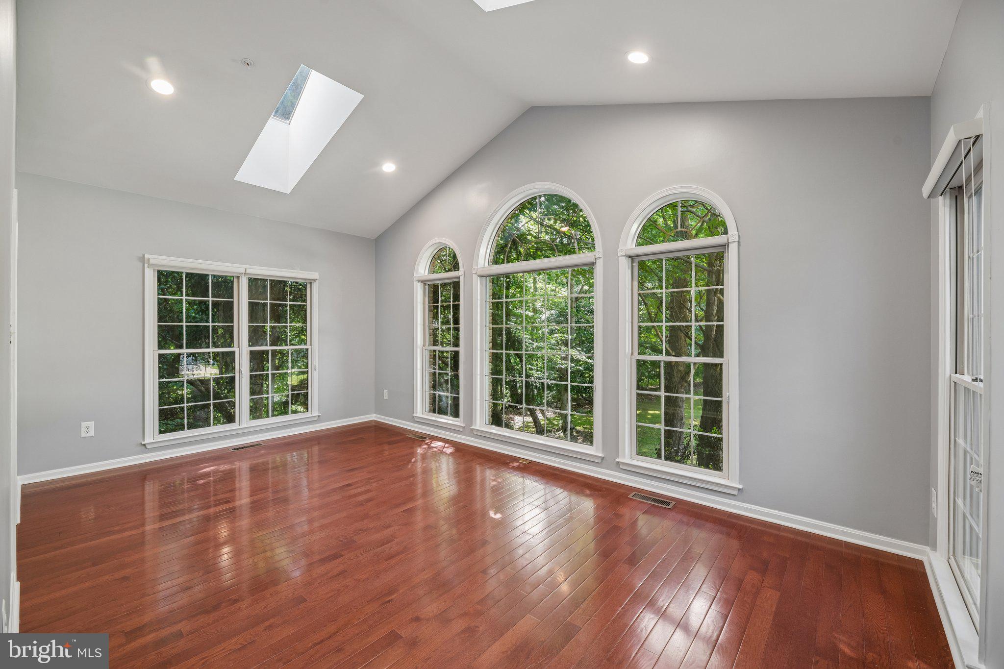 FARMINGTON WOODS - Residential