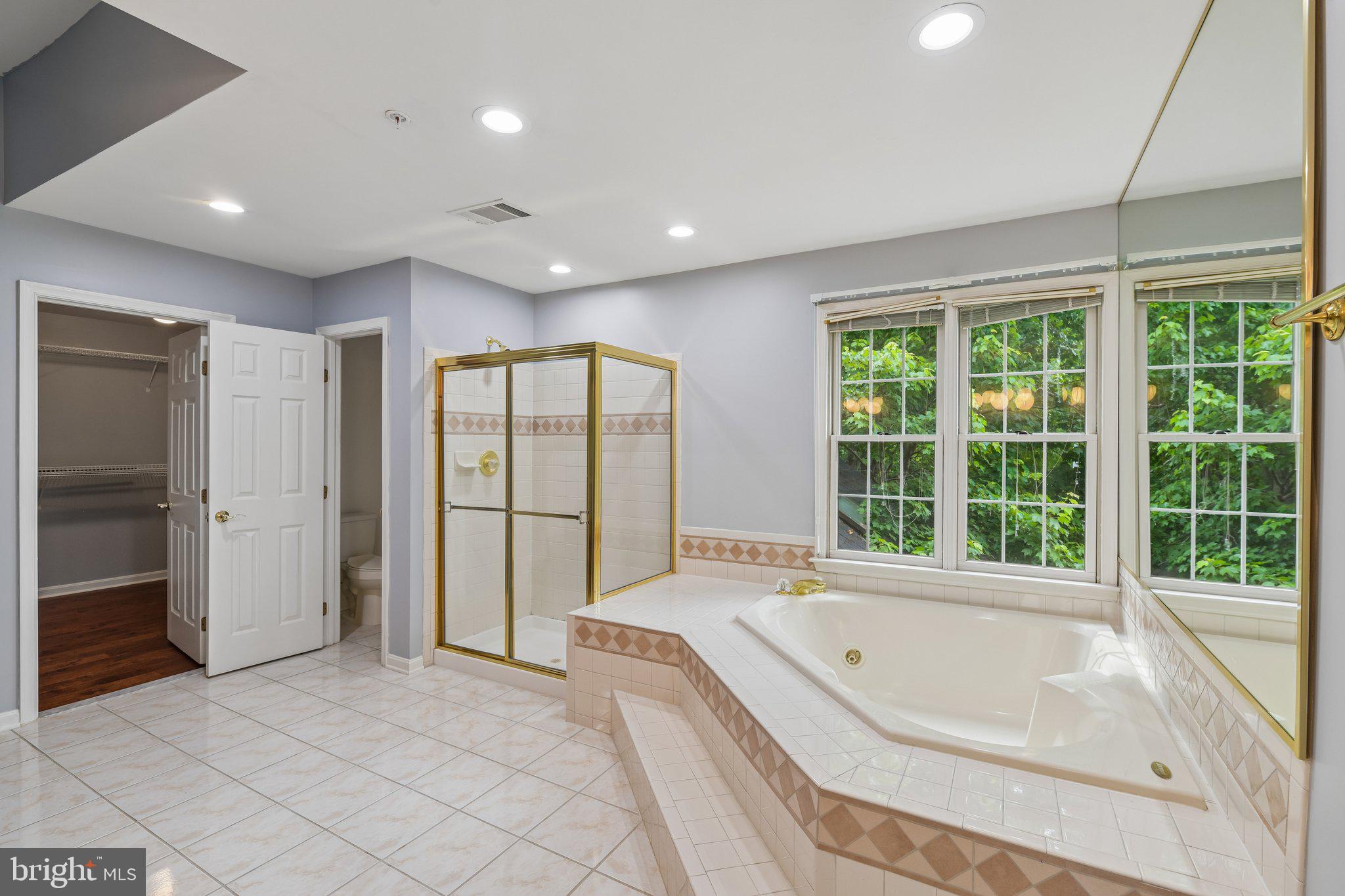 FARMINGTON WOODS - Residential