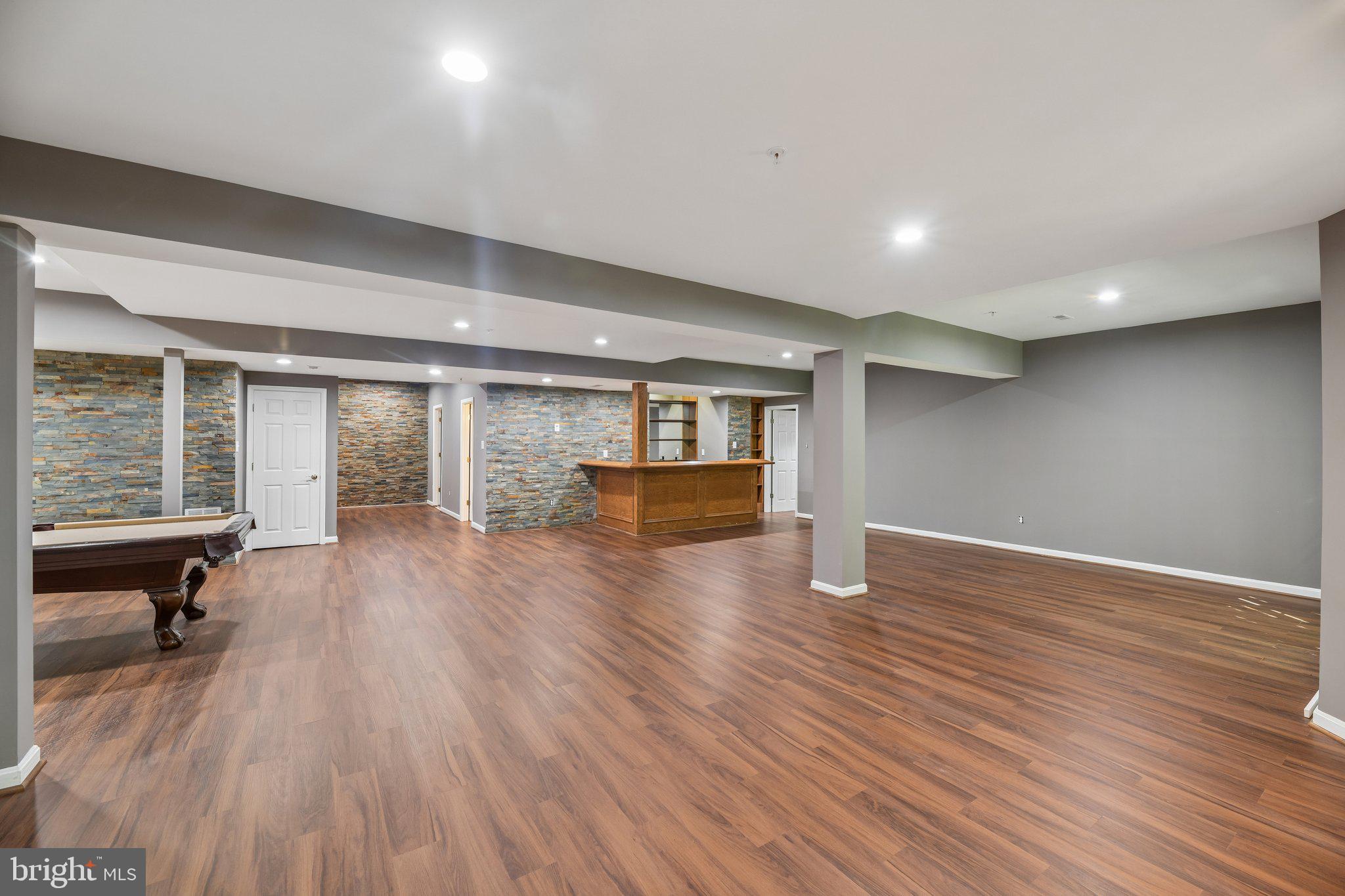 FARMINGTON WOODS - Residential