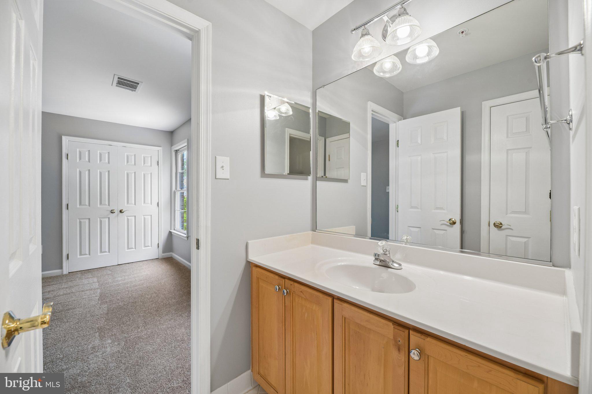 FARMINGTON WOODS - Residential