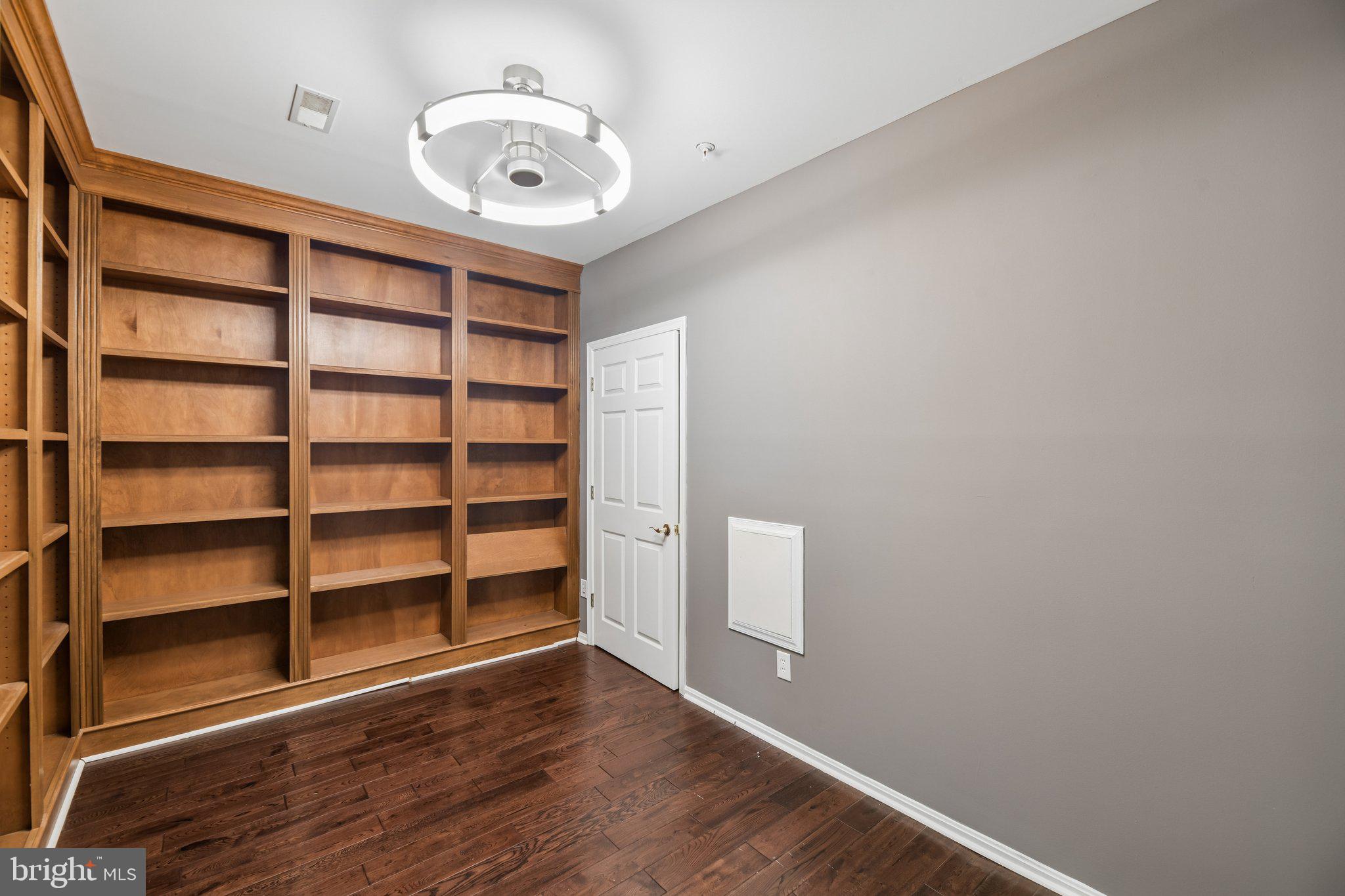 FARMINGTON WOODS - Residential