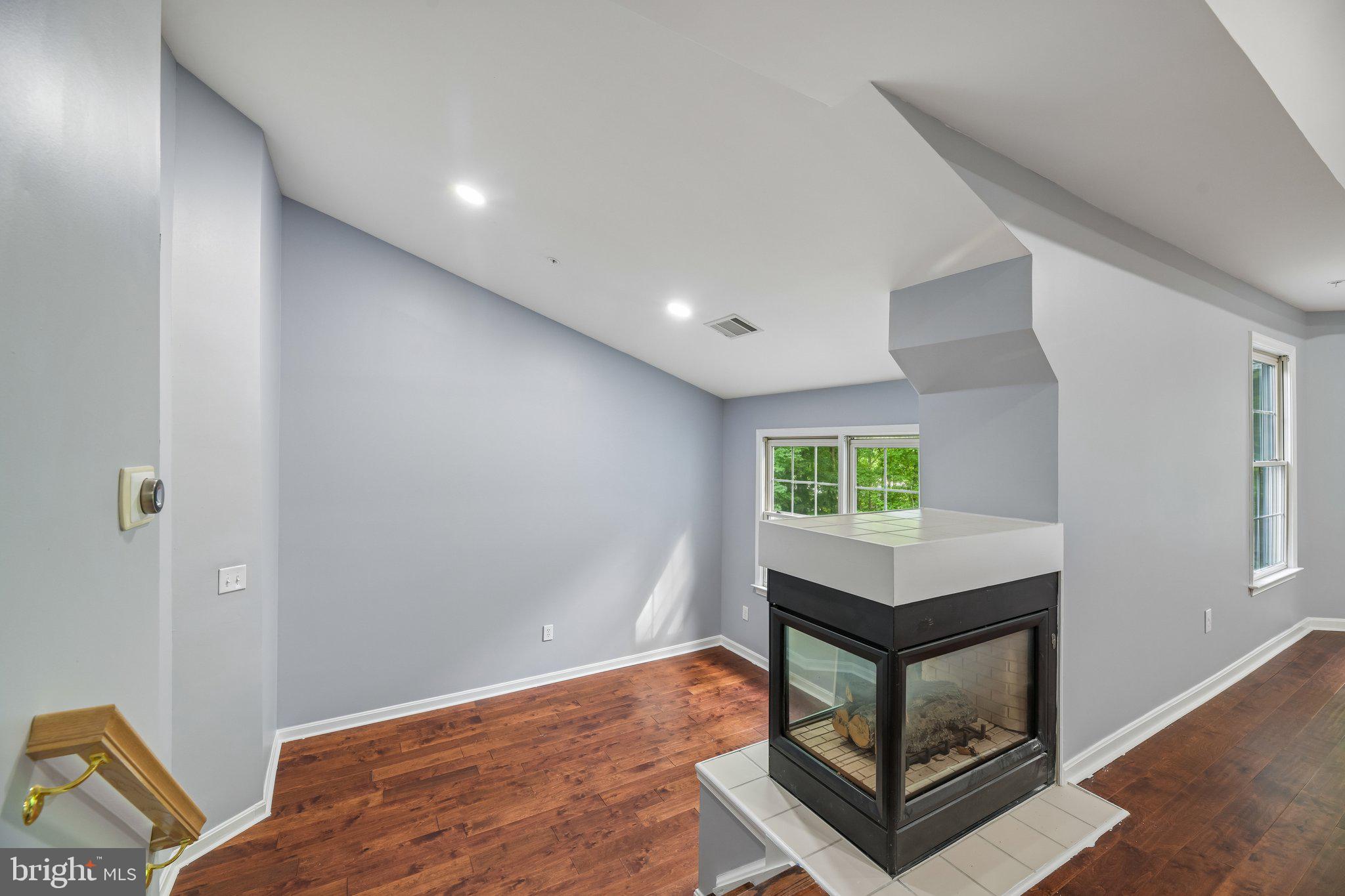 FARMINGTON WOODS - Residential