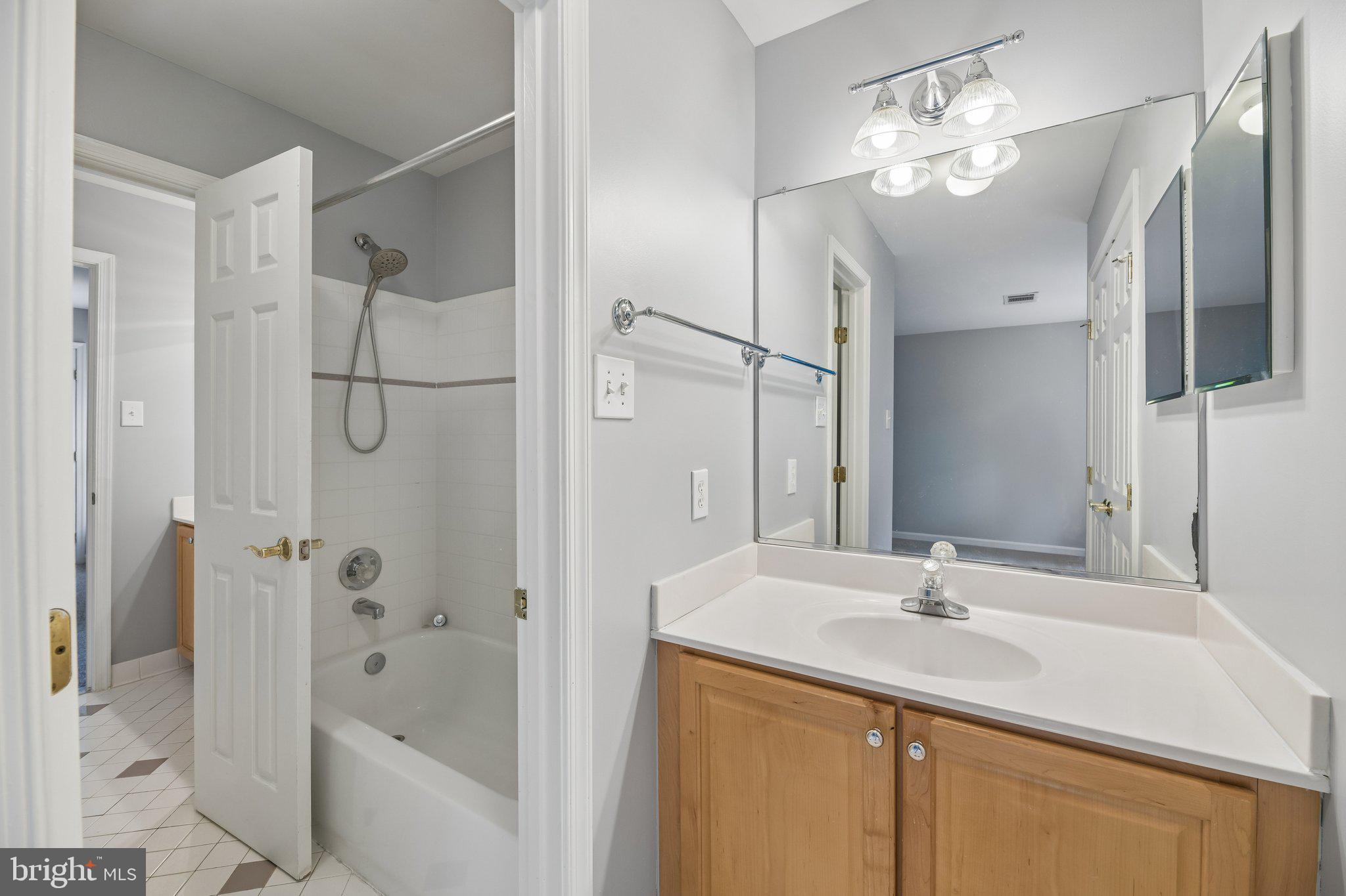 FARMINGTON WOODS - Residential