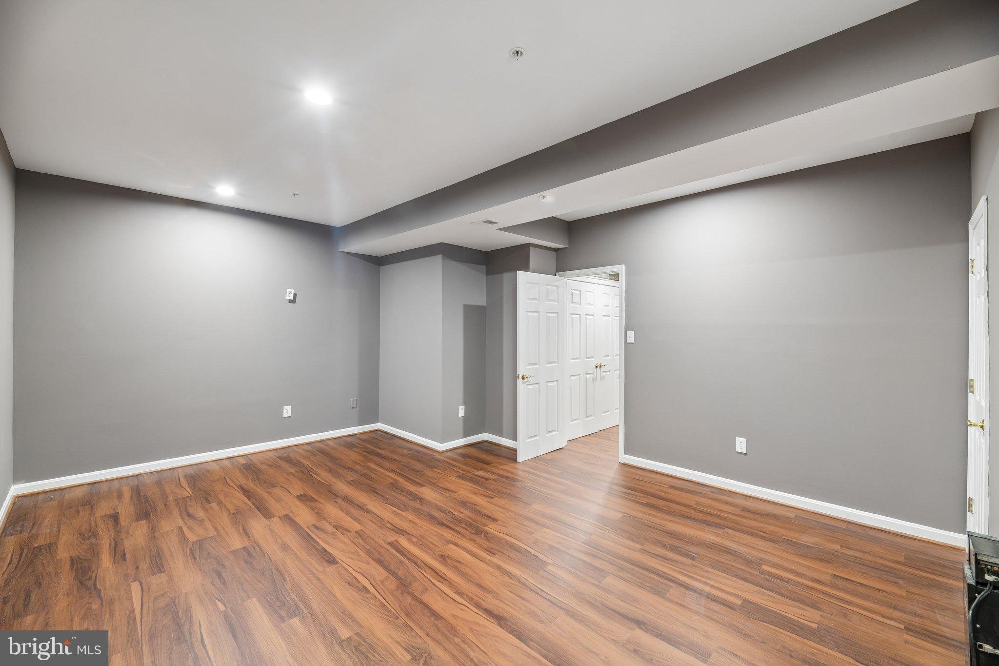 FARMINGTON WOODS - Residential