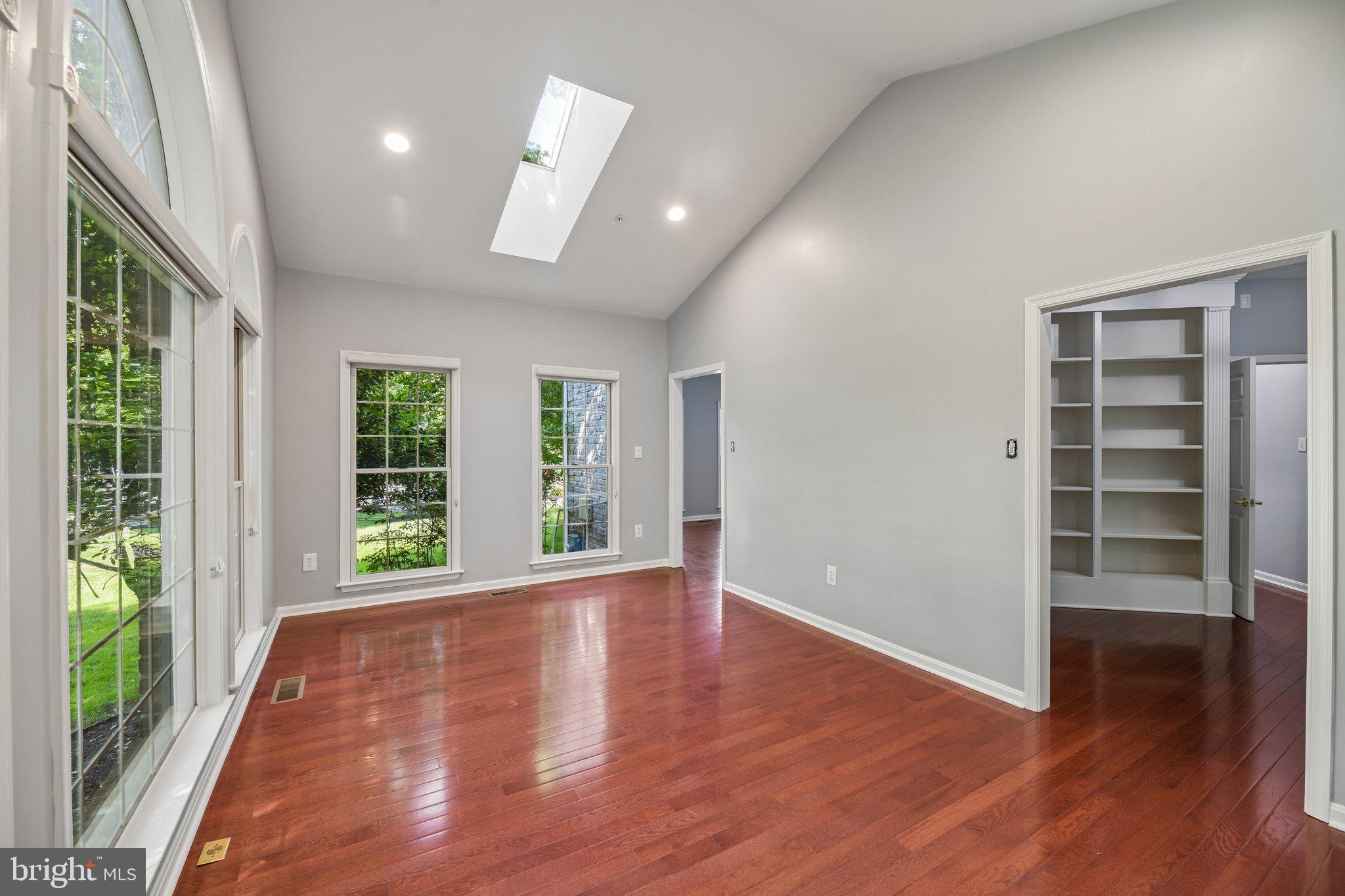 FARMINGTON WOODS - Residential