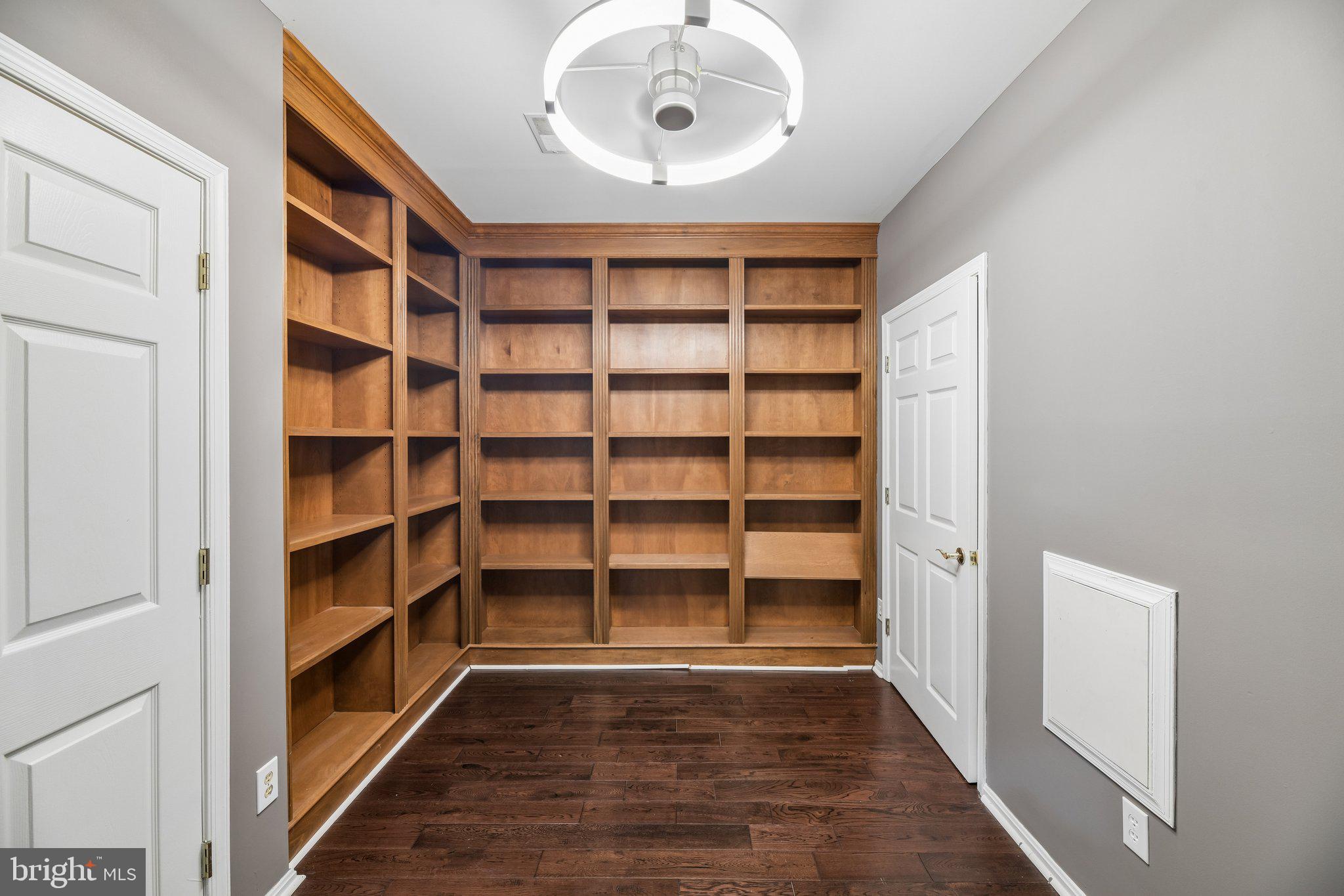 FARMINGTON WOODS - Residential