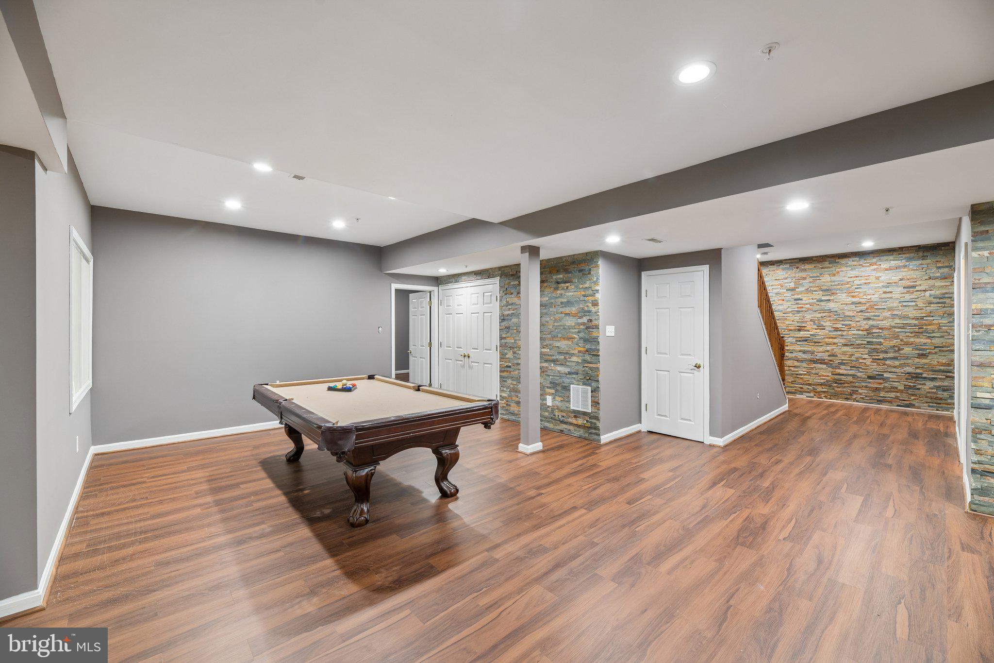 FARMINGTON WOODS - Residential