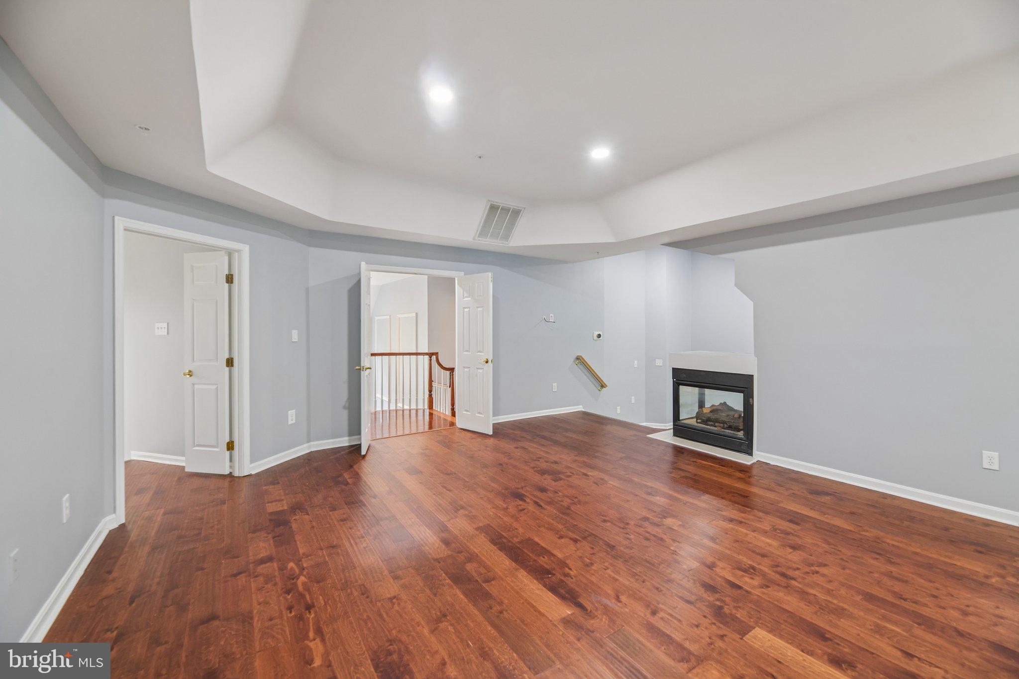 FARMINGTON WOODS - Residential