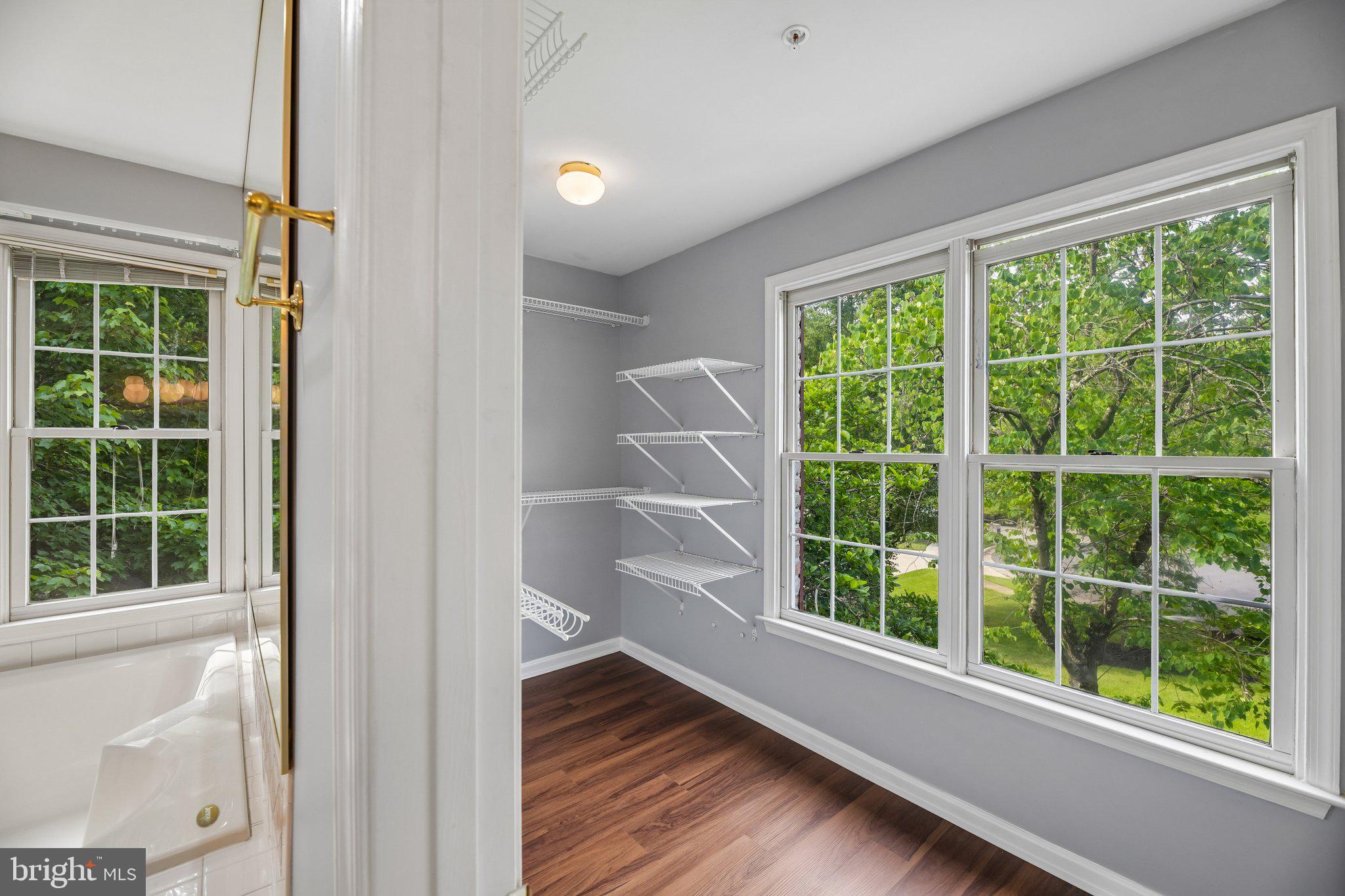FARMINGTON WOODS - Residential