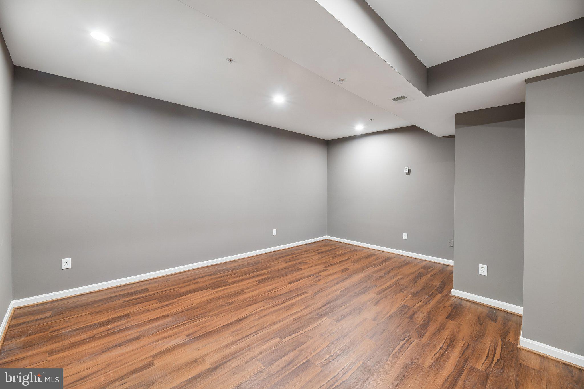 FARMINGTON WOODS - Residential